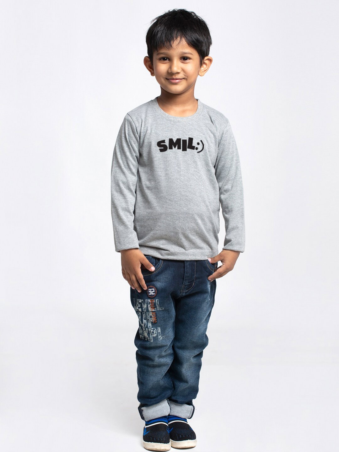 

Friskers Boys Grey Typography Printed Applique T-shirt