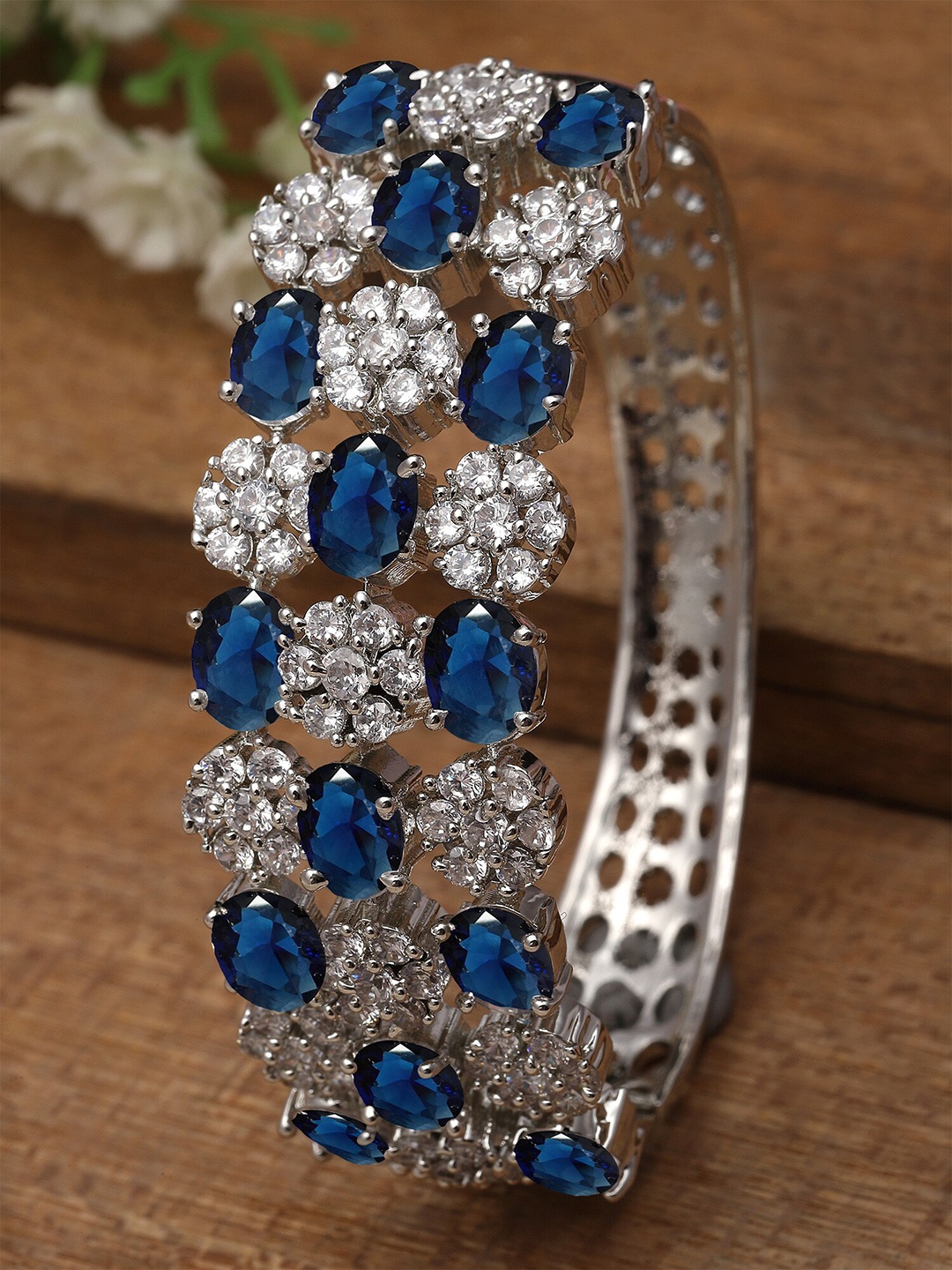 

KARATCART Silver-plated CZ-studded Hinge Bracelet