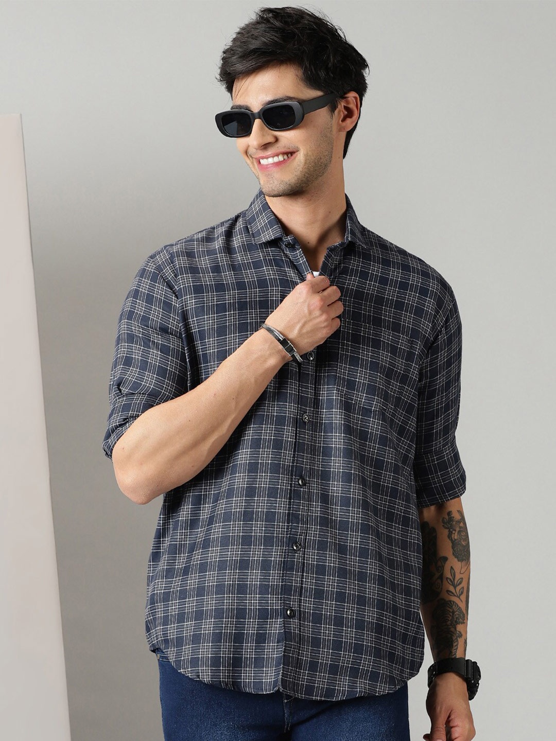 

Rodzen Men Grey Melange Tartan Checks Opaque Checked Casual Shirt