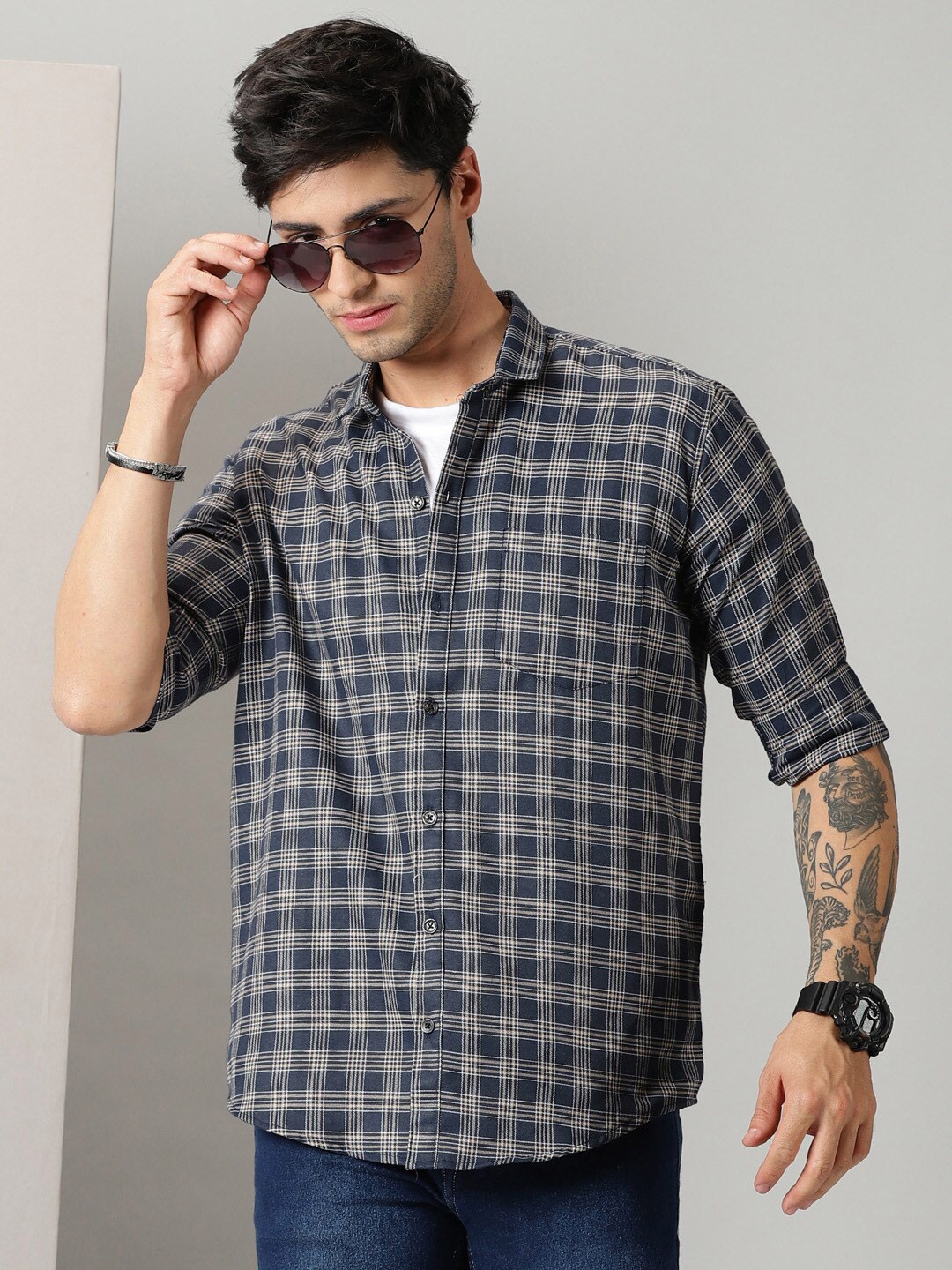 

Rodzen Men Grey Tartan Checks Opaque Checked Casual Shirt