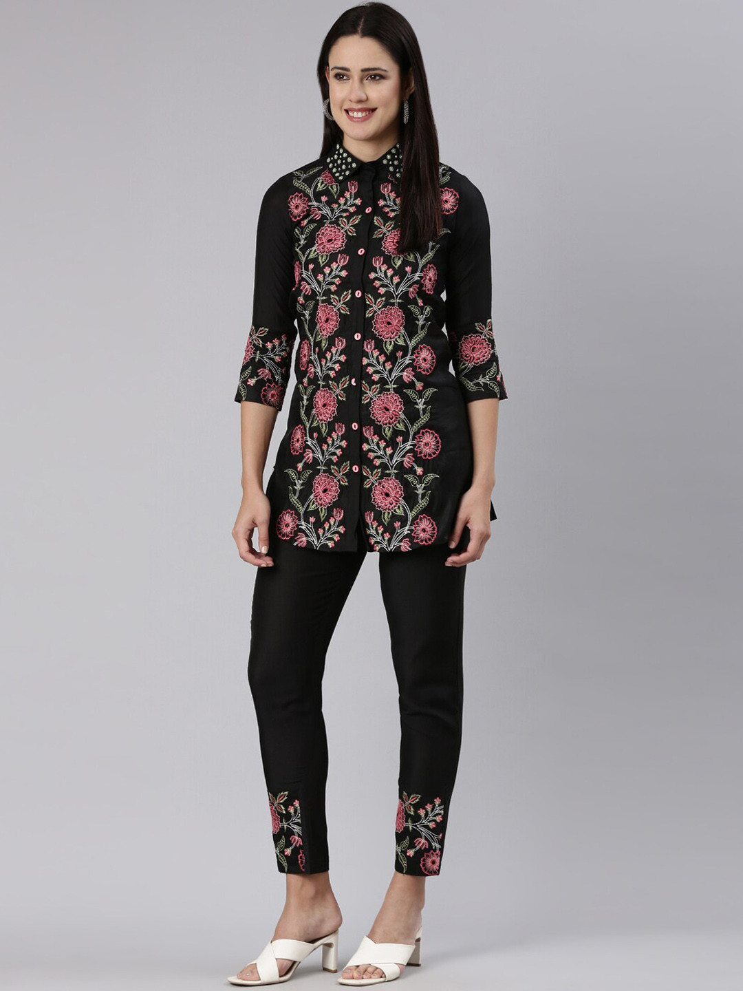 

Neerus Floral Embroidered Regular Kurti with Trousers, Black