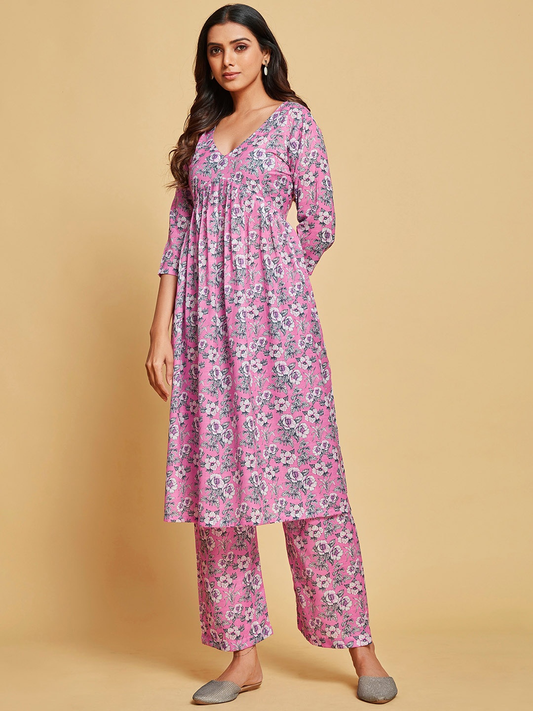 

Sangria Floral Printed V-Neck A Line Kurta & Trousers, Pink