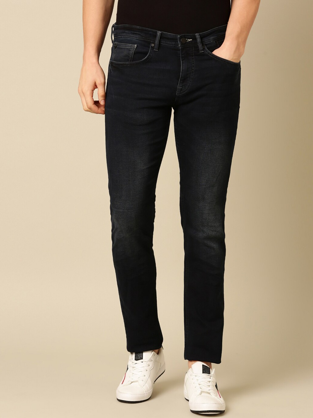 

Allen Solly Men Black Slim Fit Light Fade Jeans