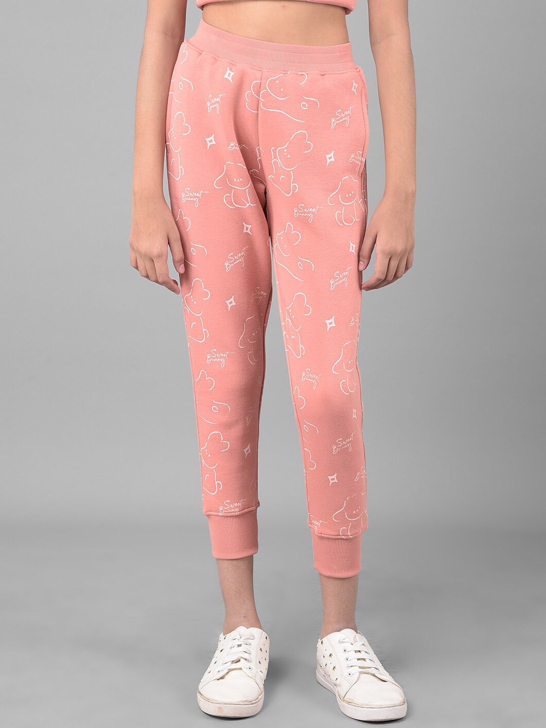

Crimsoune Club Girls Conversational Printed Mid Rise Crop Jogger, Peach