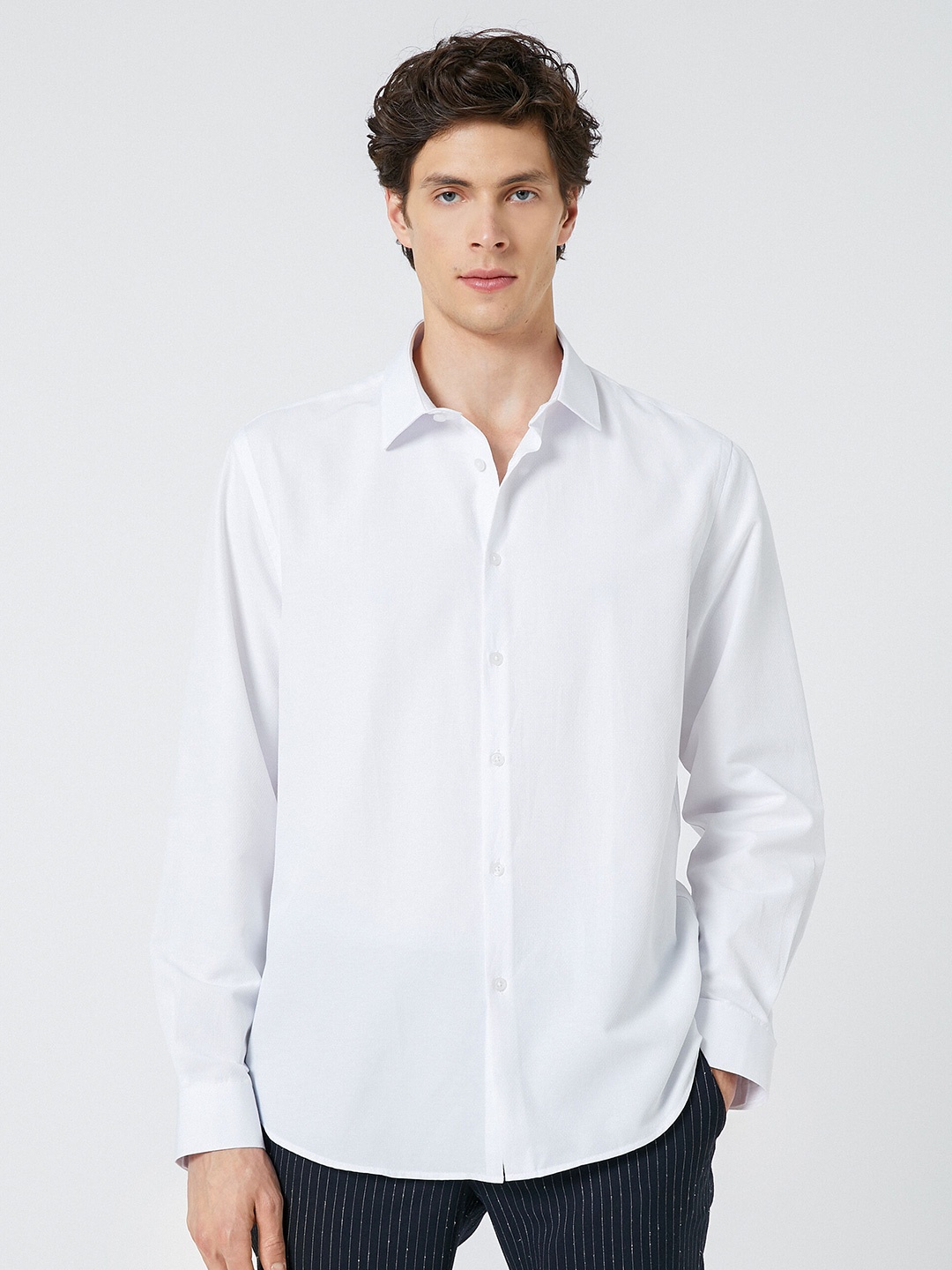 

Koton Men Opaque Casual Shirt, Na