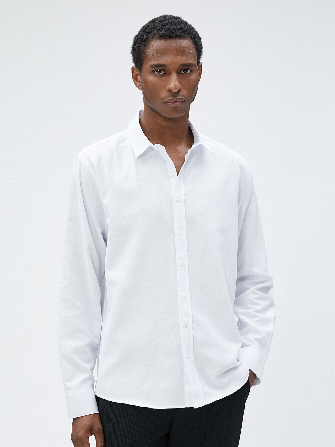 

Koton Men Opaque Casual Shirt, Na