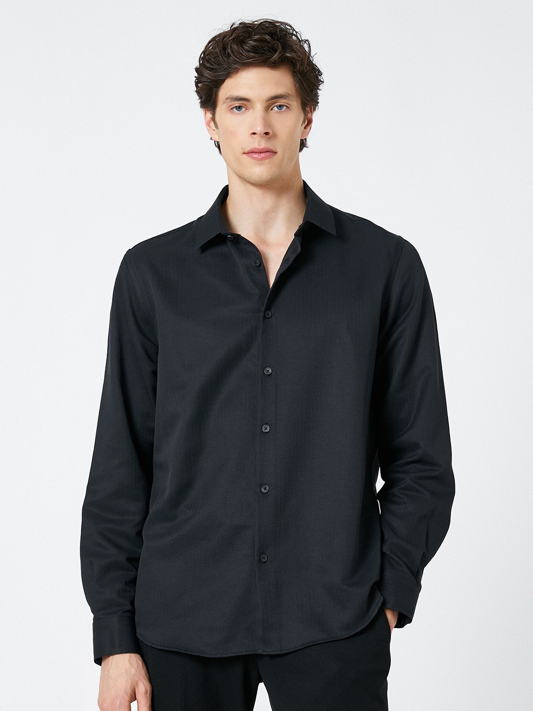 

Koton Men Opaque Casual Shirt, Na