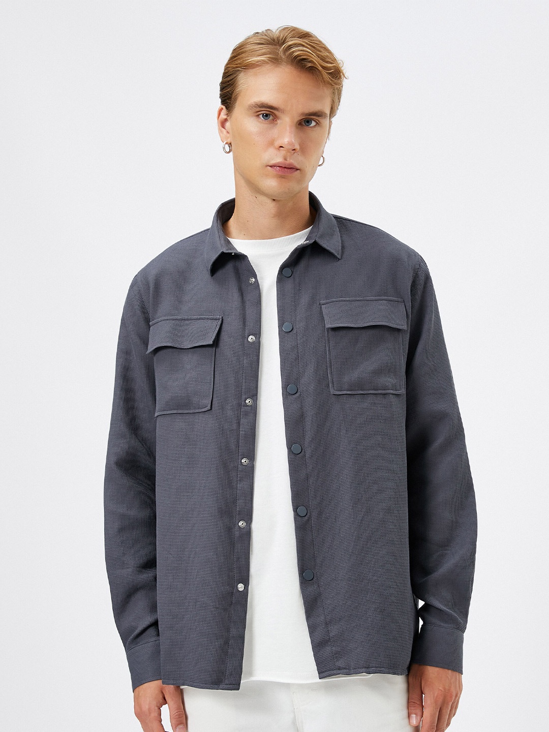 

Koton Men Opaque Casual Shirt, Na