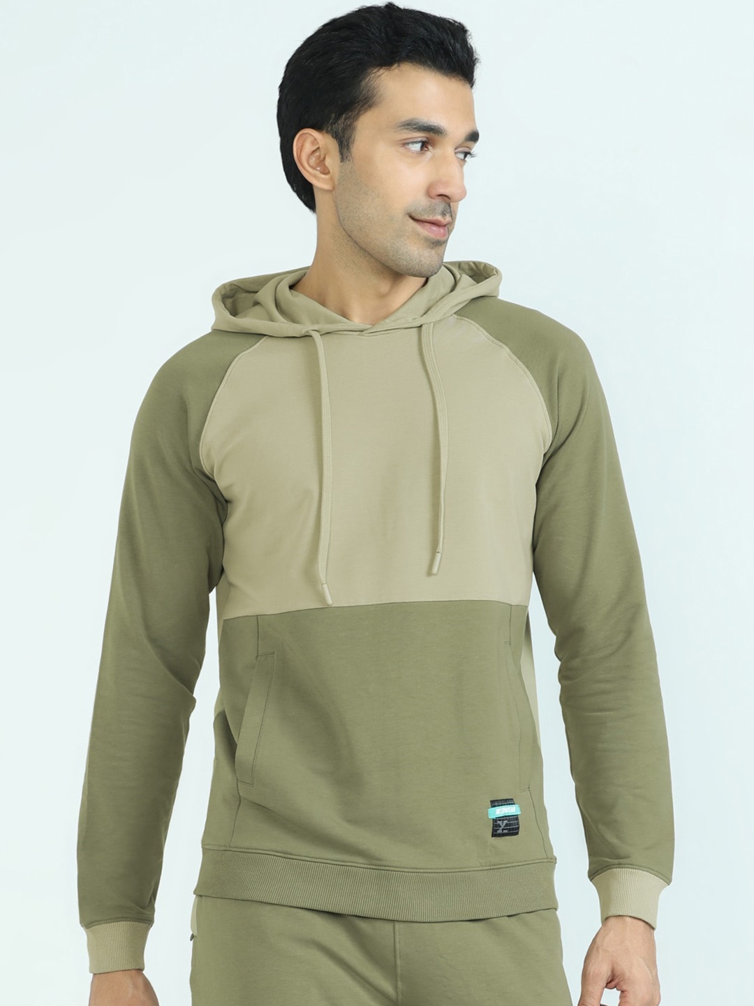 

XYXX Men White Colourblocked Hooded Sweatshirt