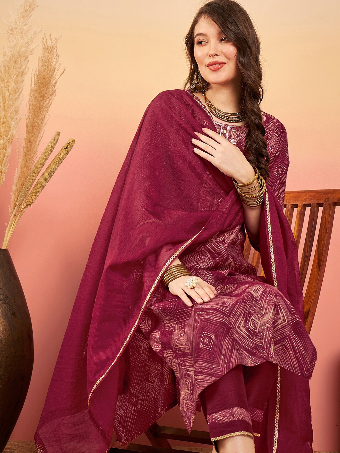 

Sangria Embroidered Kurta Set, Maroon