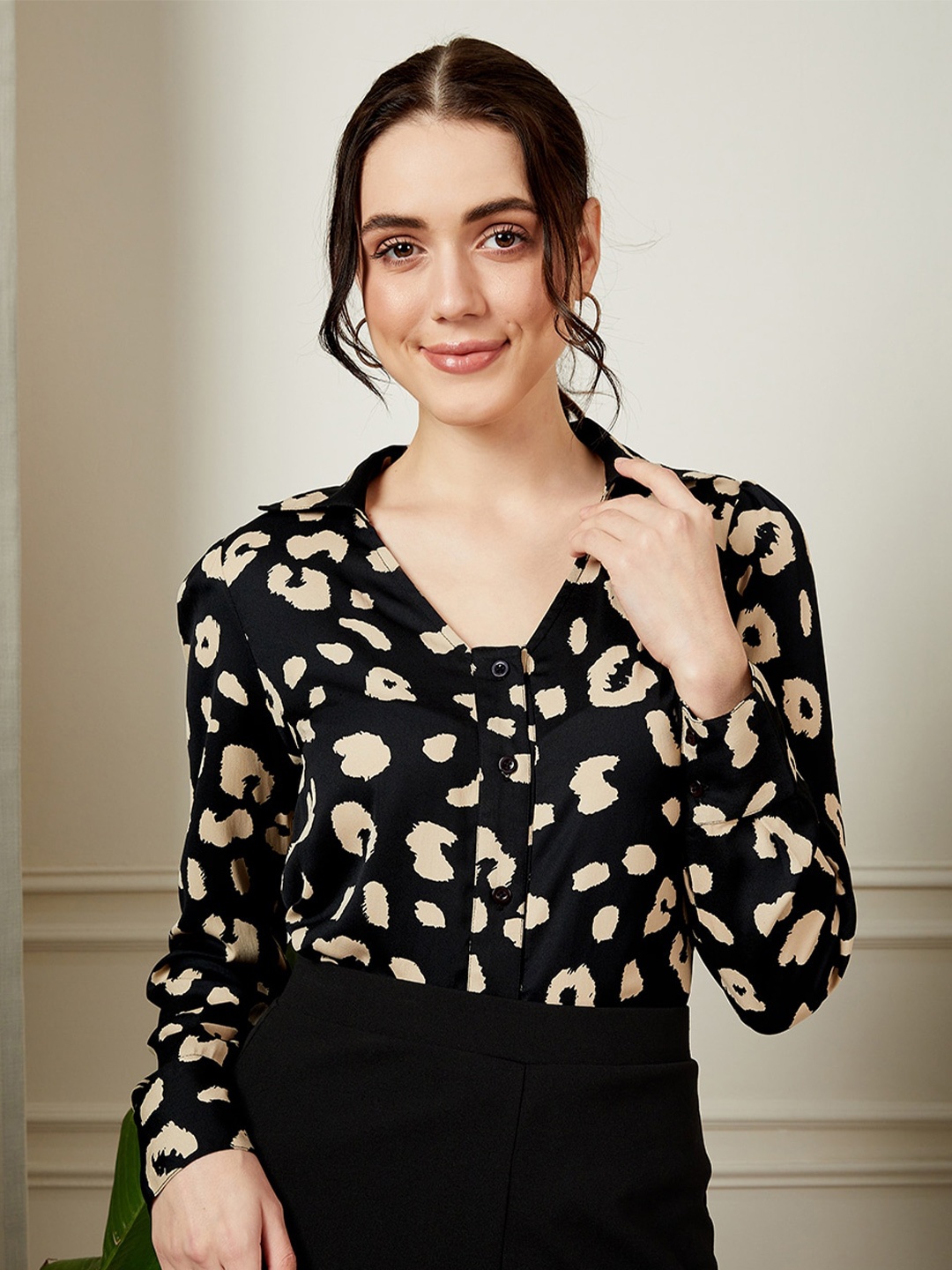 

Berrylush BIZwear Women Black Animal Opaque Printed Formal Shirt