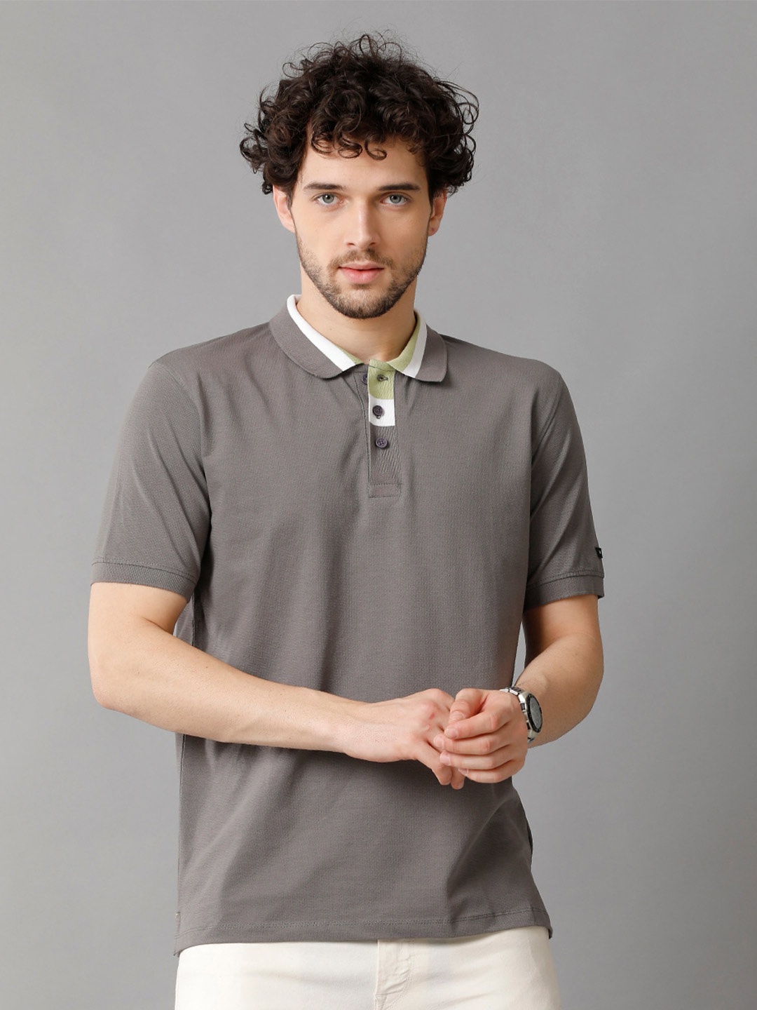 

Voi Jeans Men Silver-Toned Polo Collar Pockets T-shirt