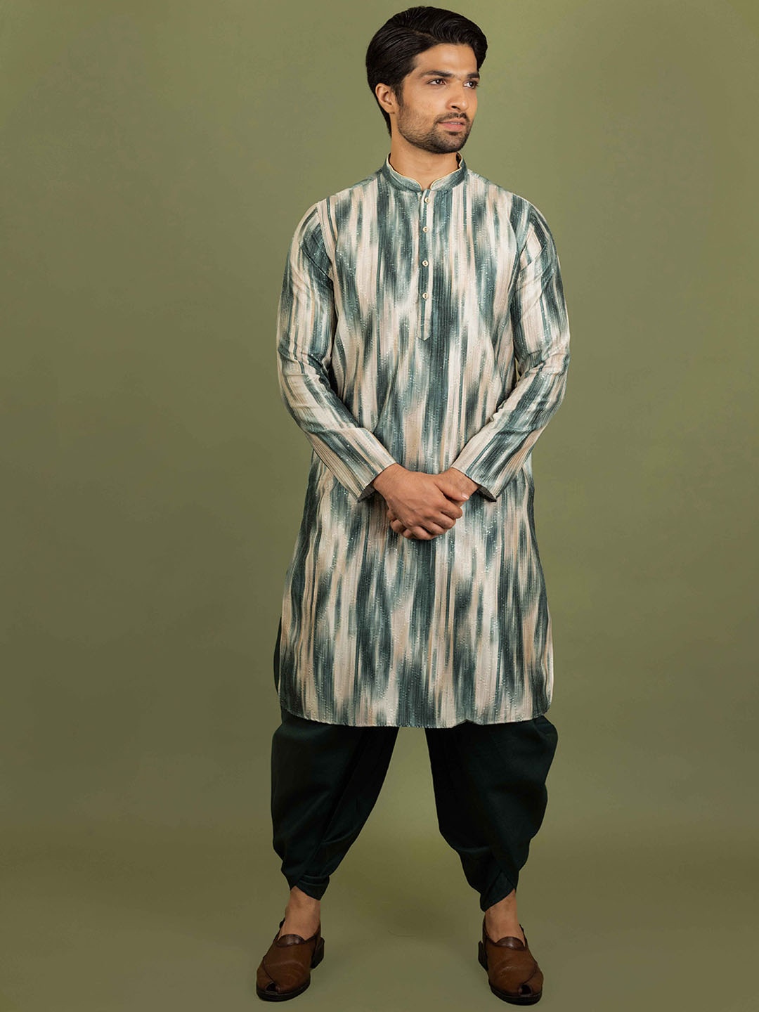 

KISAH Abstract Printed Sequinned Kurta with Dhoti Pants, Green