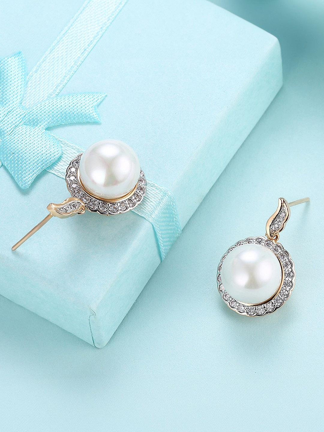 

Yellow Chimes White Contemporary Studs Earrings