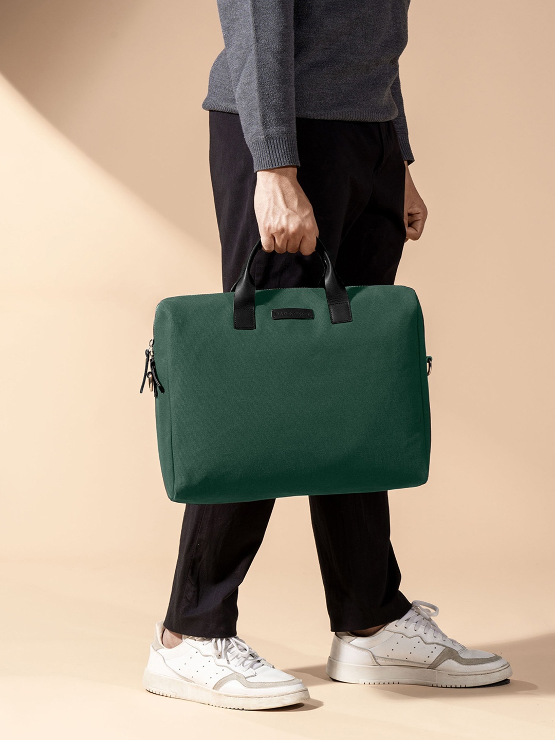 

DailyObjects Unisex Canvas Messenger Bag, Green