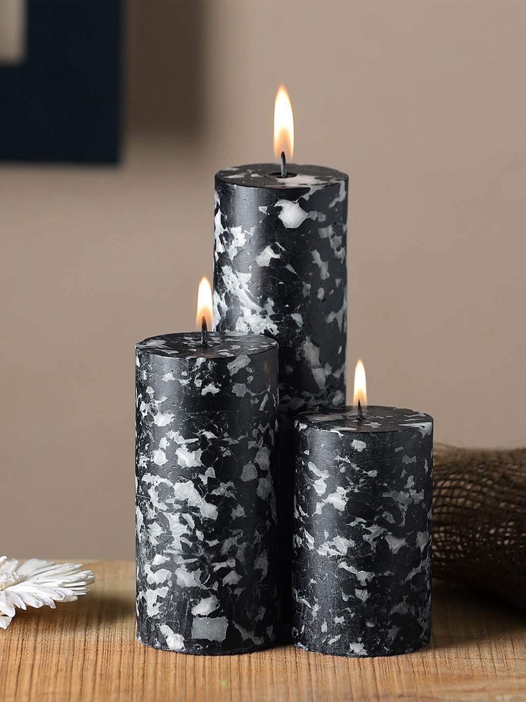 

Parkash Candles 3-Pcs Black & White Marble Finish Flora by Gucci Scented Pillar Candles
