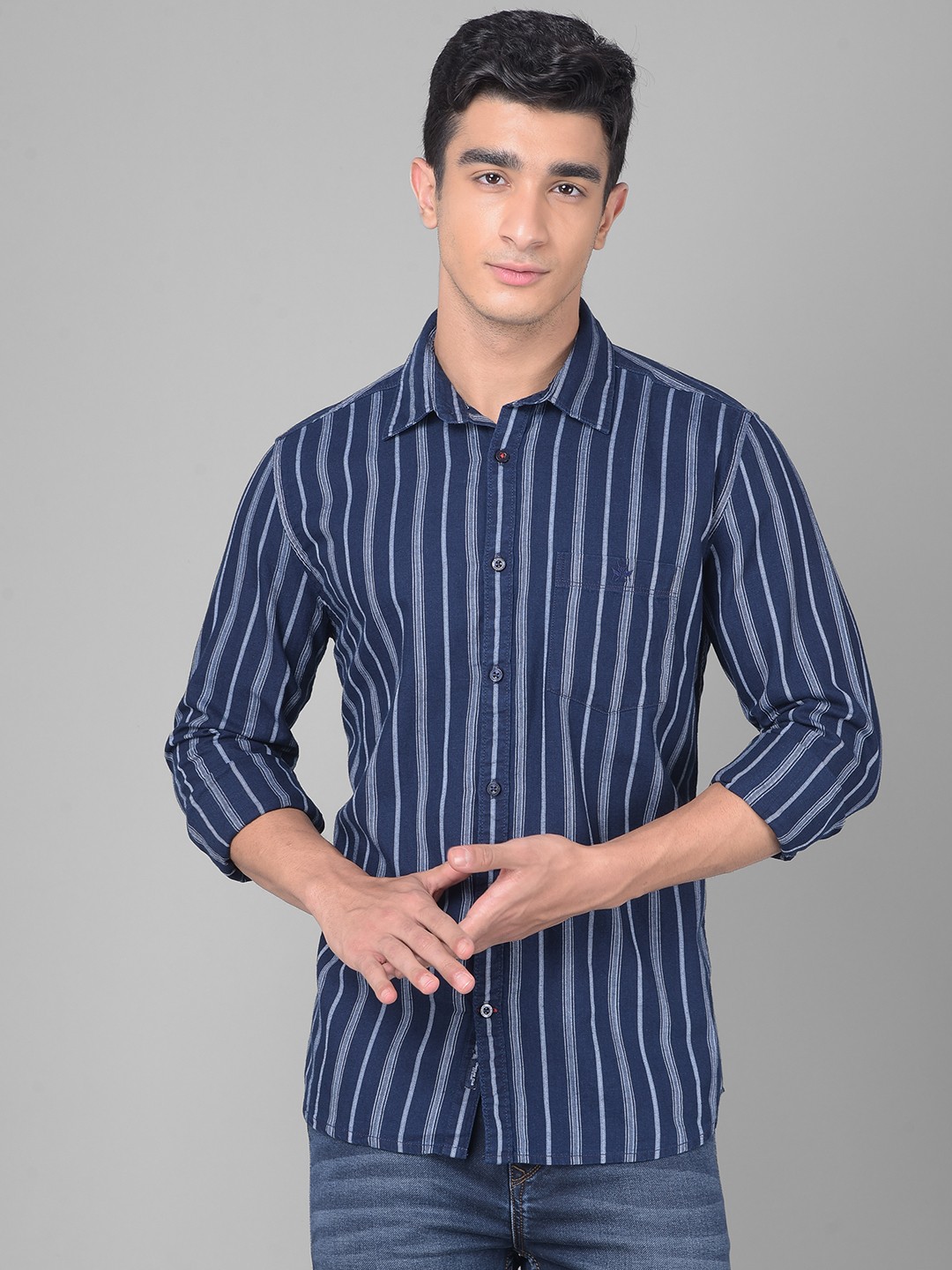 

Crimsoune Club Slim Fit Vertical Striped Pure Cotton Casual Shirt, Navy blue