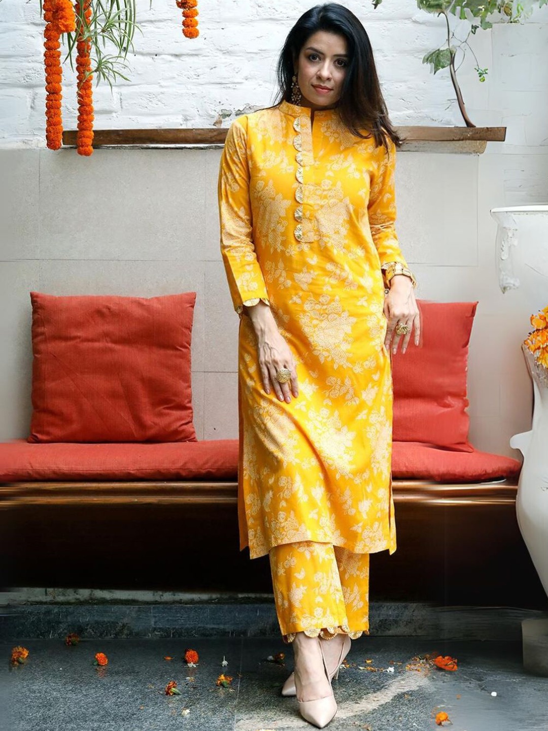 

FABNEST Floral Printed Pure Cotton Straight Kurta With Trousers, Yellow