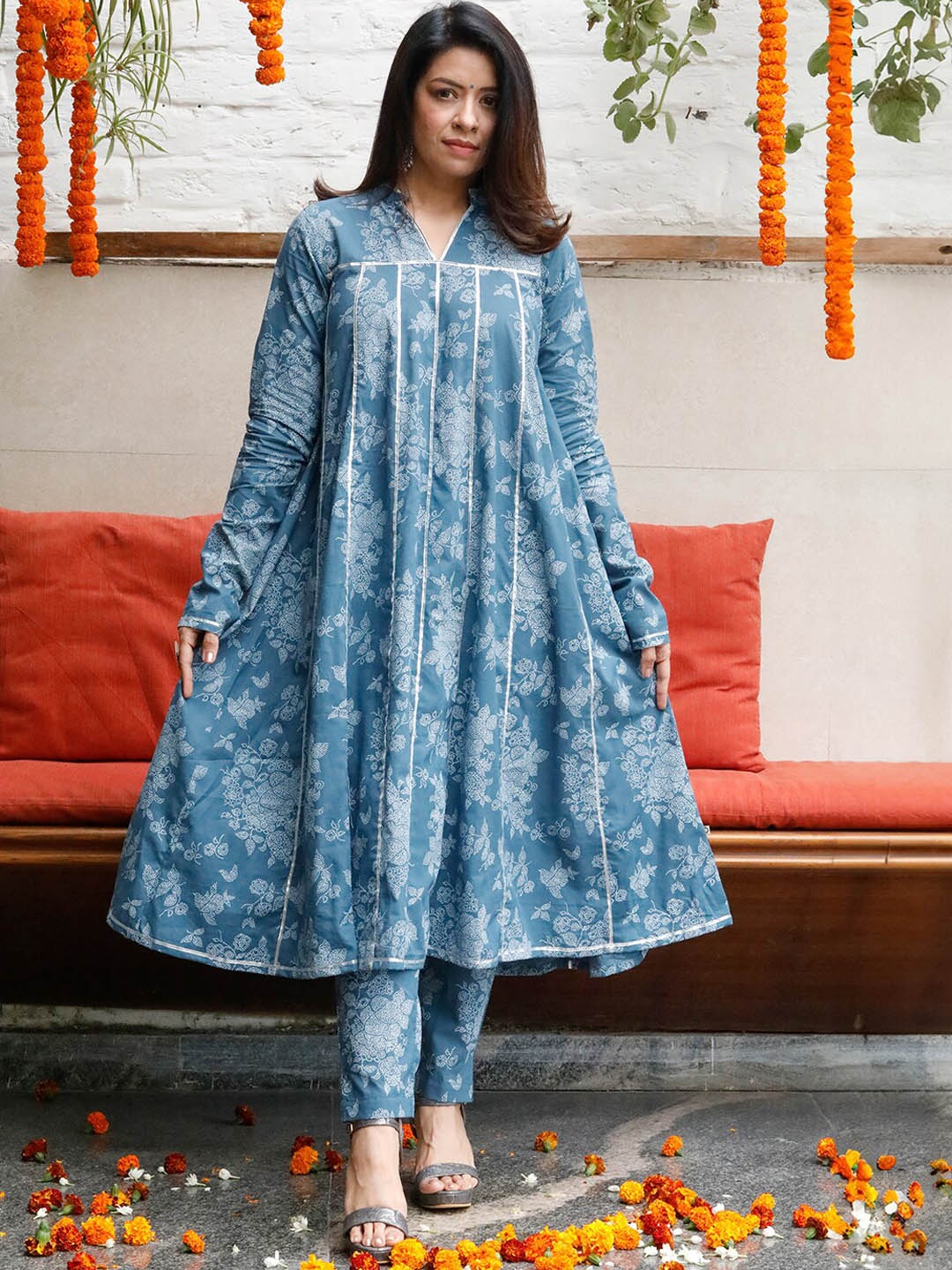 

FABNEST Floral Printed Gotta Patti Pure Cotton Anarkali Kurta with Pyjamas, Blue