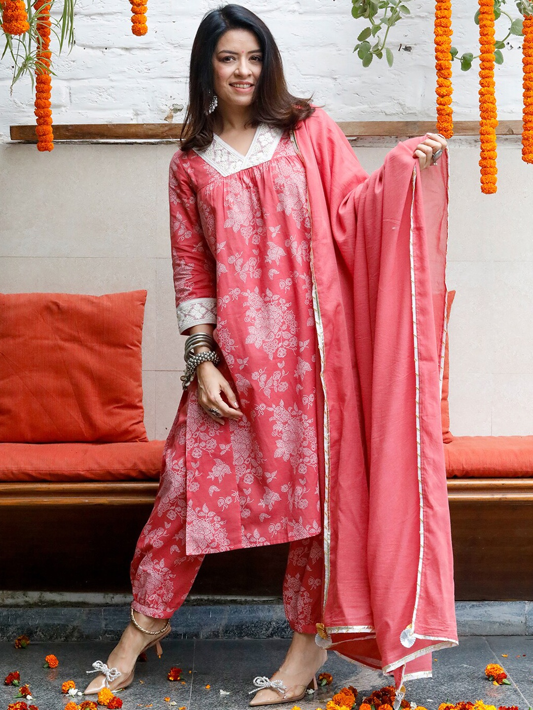

FABNEST Floral Printed Pure Cotton Straight Kurta With Trousers & Dupatta, Pink