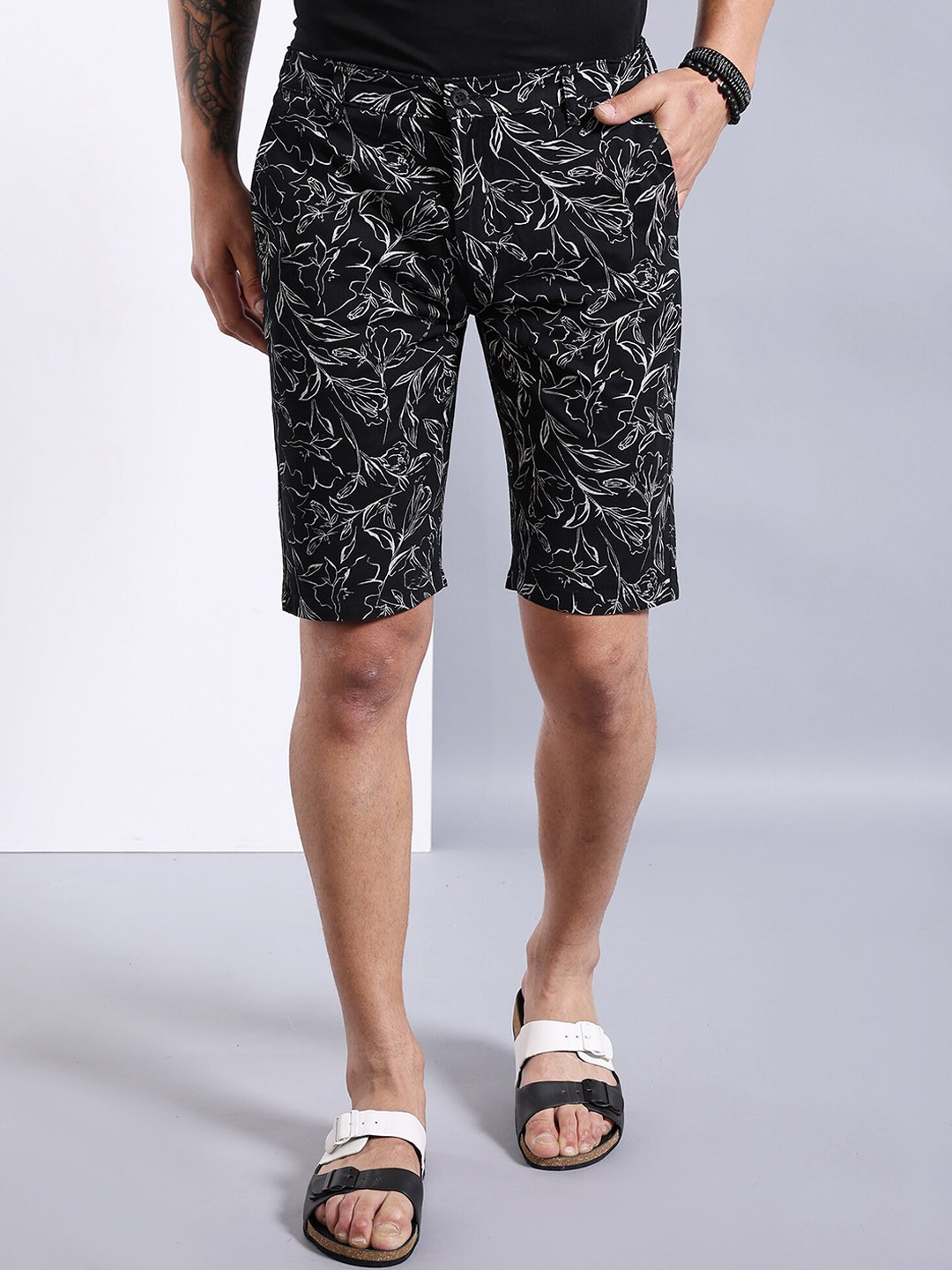

The Indian Garage Co Men Black Printed Slim Fit Outdoor Denim Shorts