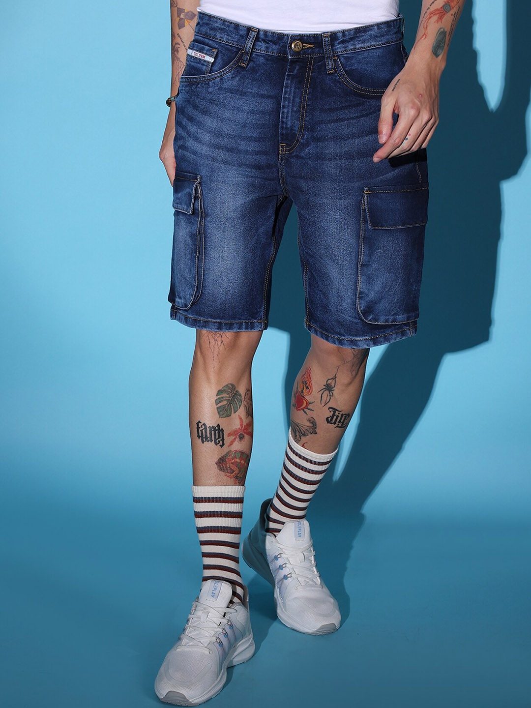 

The Indian Garage Co Men Blue Washed Printed Loose Fit Outdoor Denim Shorts