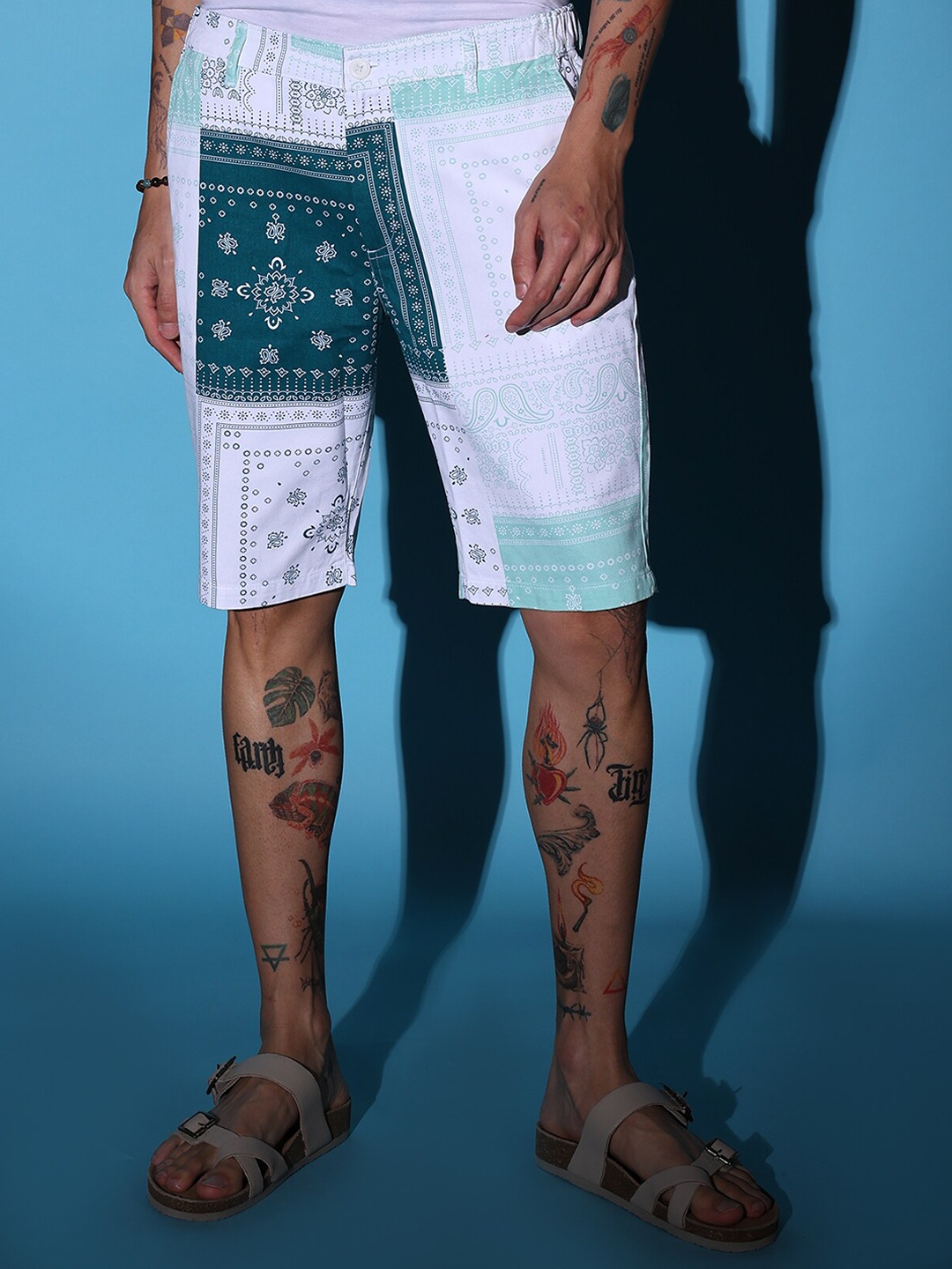 

The Indian Garage Co Men Green Printed Slim Fit Outdoor Shorts