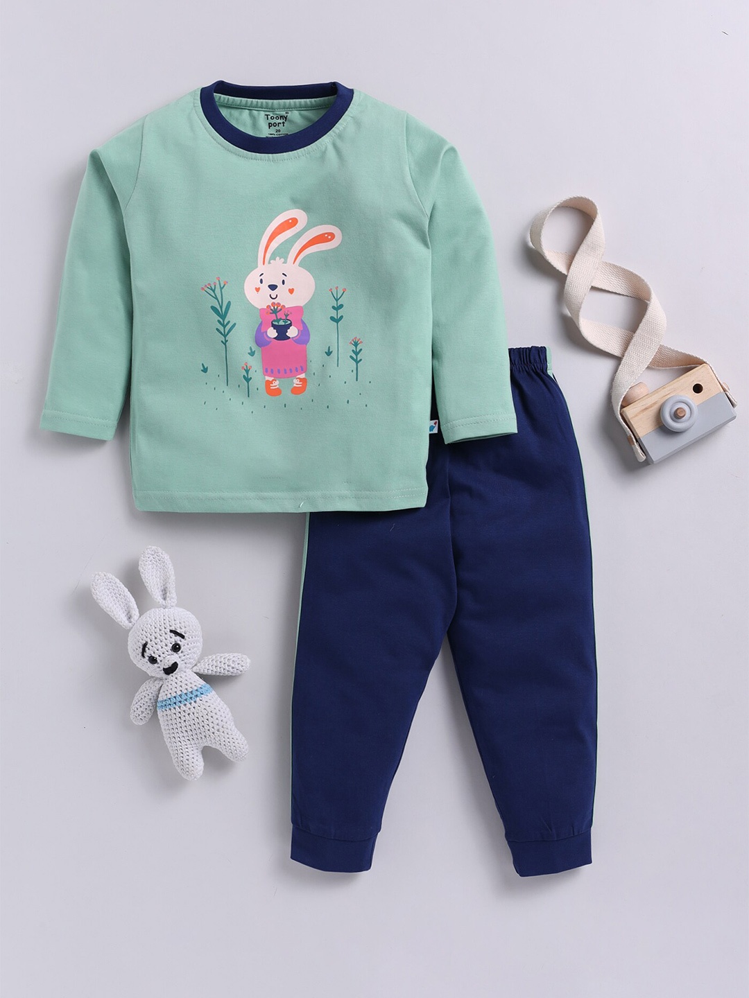 

Toonyport Kids Graphic Printed Pure Cotton T-shirt With Trousers, Green