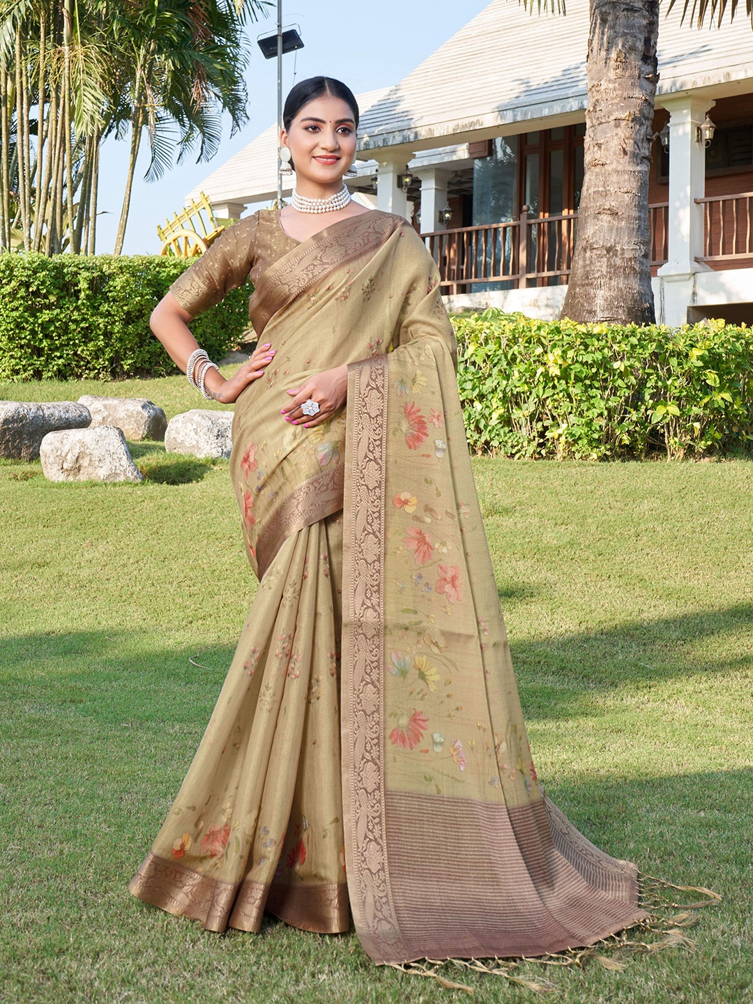 

Mitera Camel Brown & Red Floral Zari Silk Cotton Kanjeevaram Saree