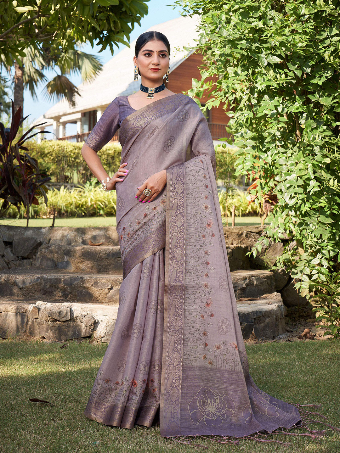 

Mitera Lavender & Gold-Toned Floral Printed Zari Silk Cotton Banarasi Saree
