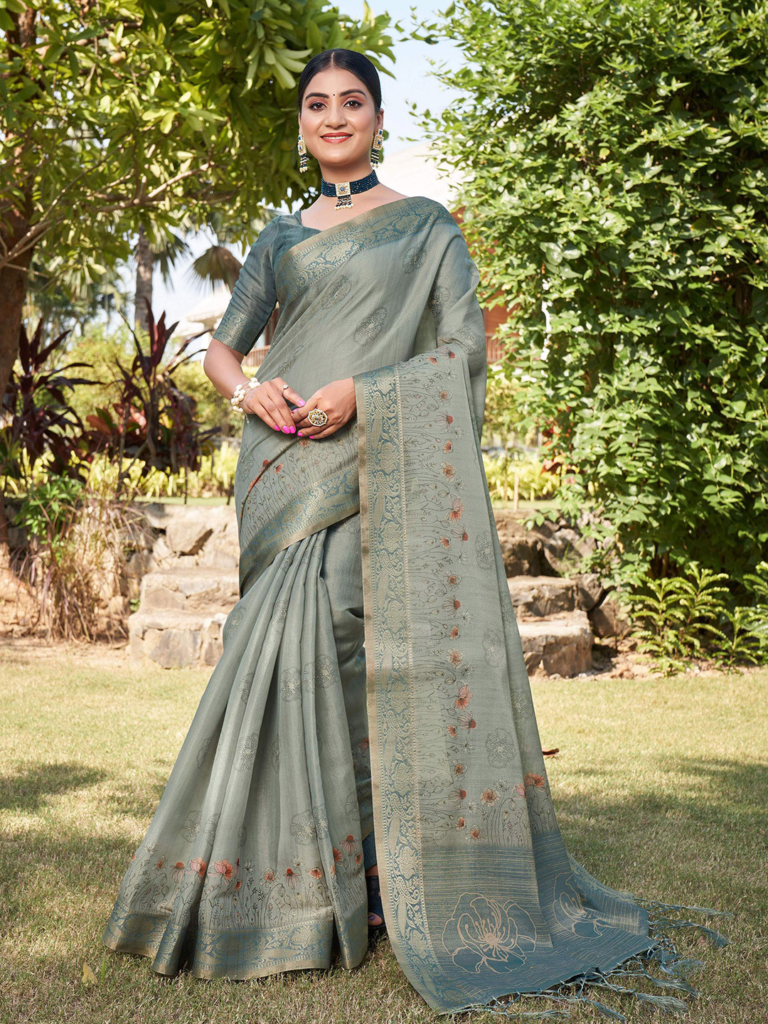 

Mitera Grey & Gold-Toned Floral Printed Zari Silk Cotton Banarasi Saree