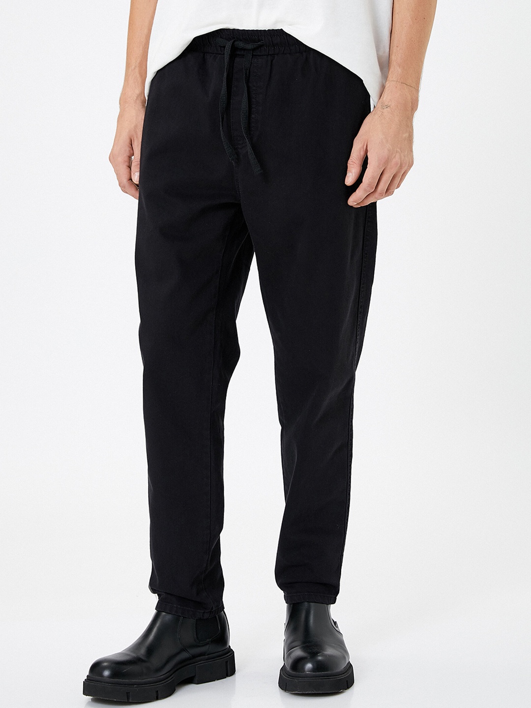 

Koton Men Trousers, Na