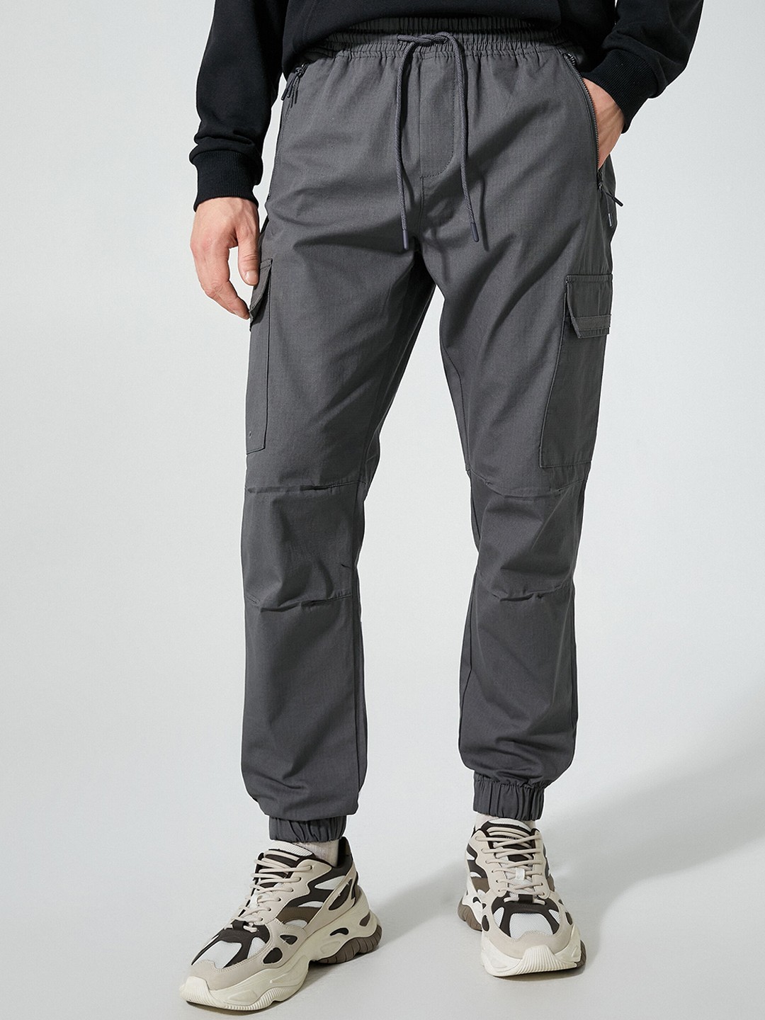 

Koton Men Joggers Trousers, Na