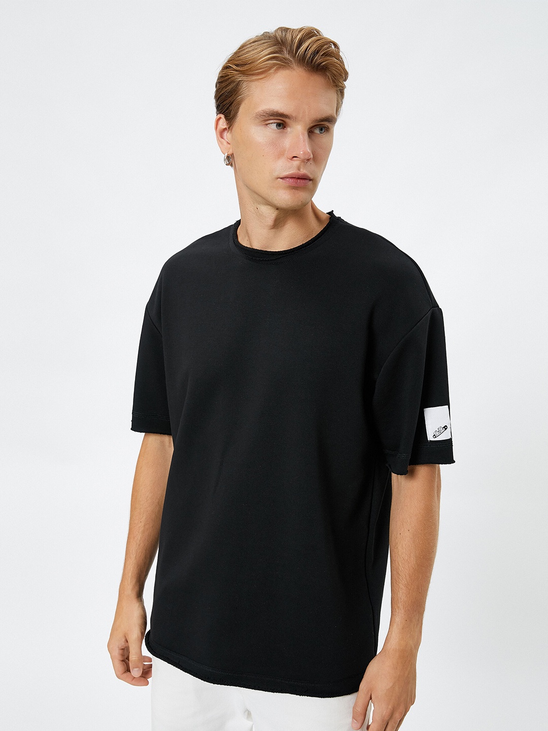 

Koton Men High Neck Extended Sleeves Pockets T-shirt, Na
