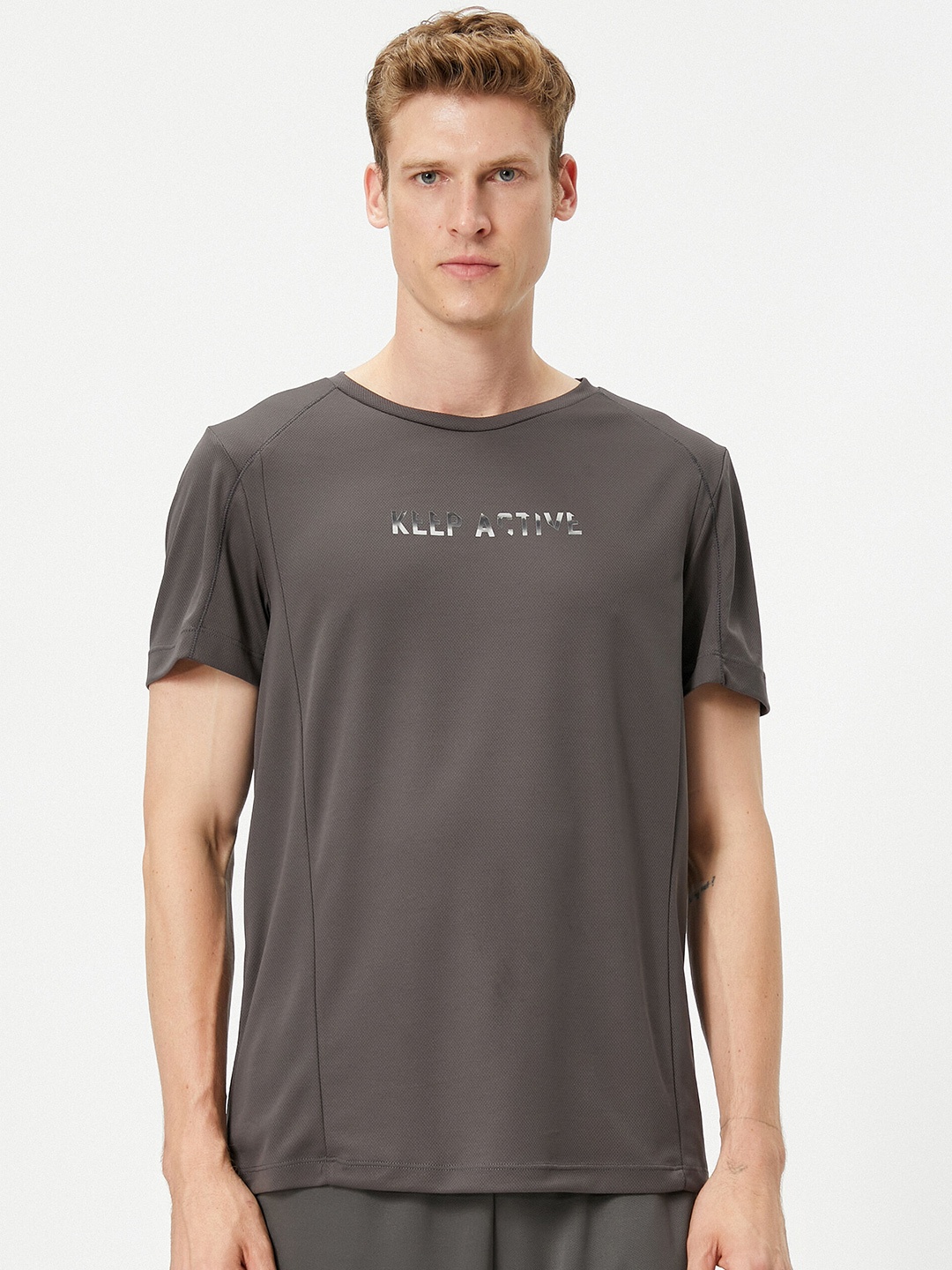 

Koton Men Typography Extended Sleeves Pockets T-shirt, Na