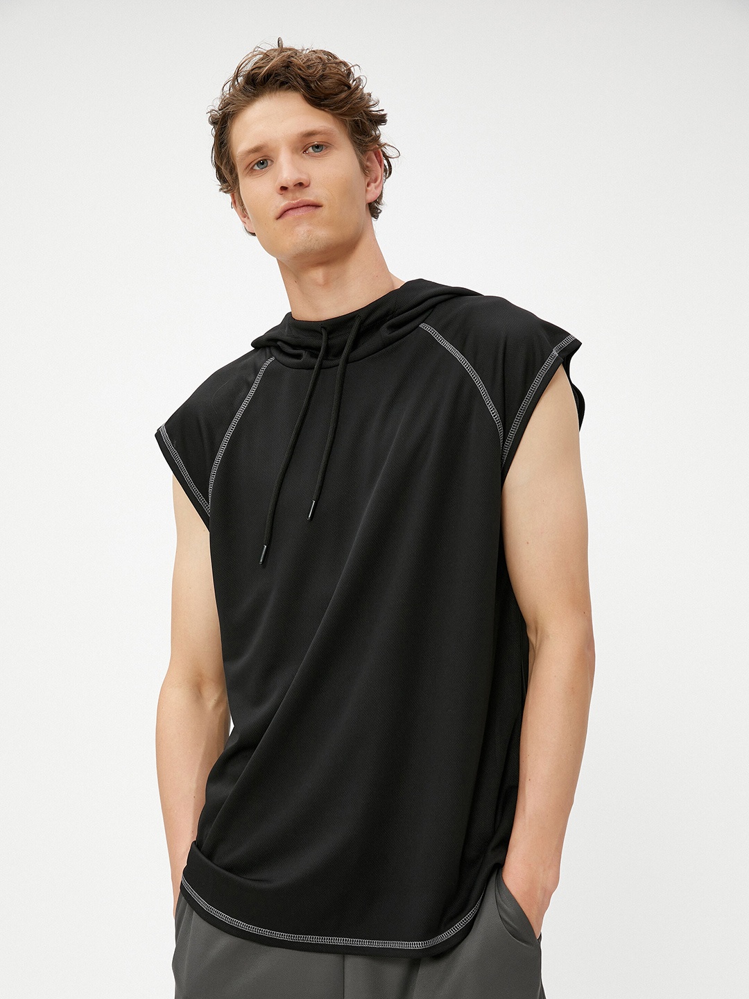 

Koton Men V-Neck Pockets T-shirt, Na