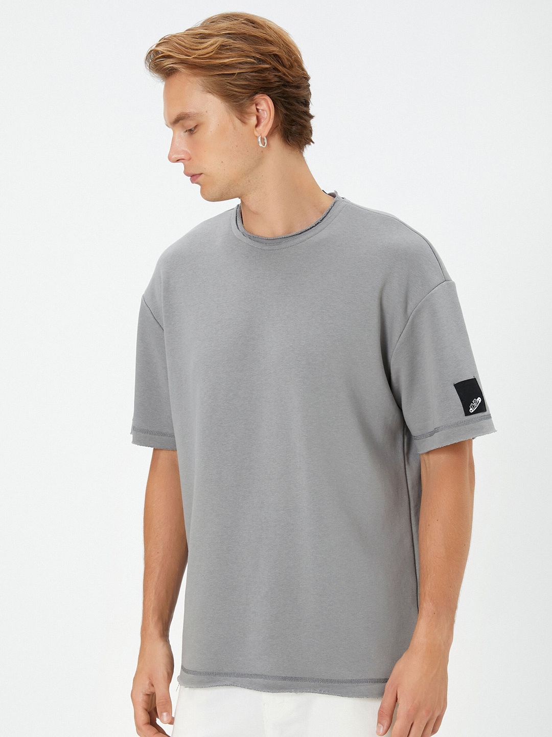 

Koton Men Extended Sleeves Applique T-shirt, Na