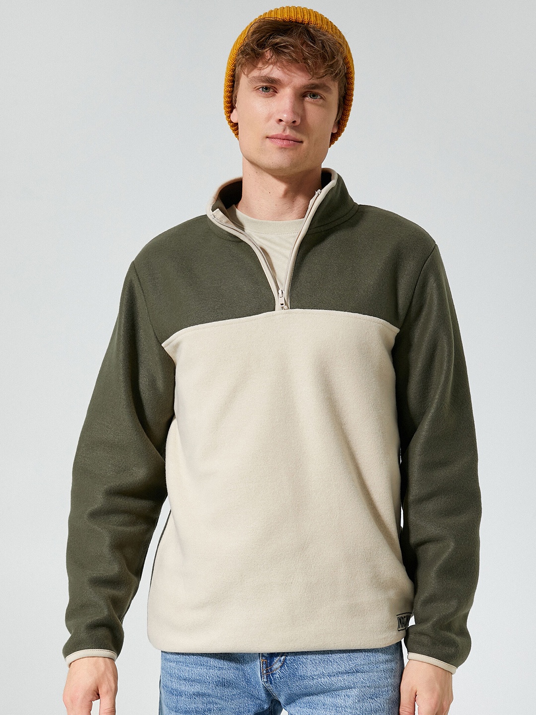 

Koton Men Colourblocked Sweatshirt, Na