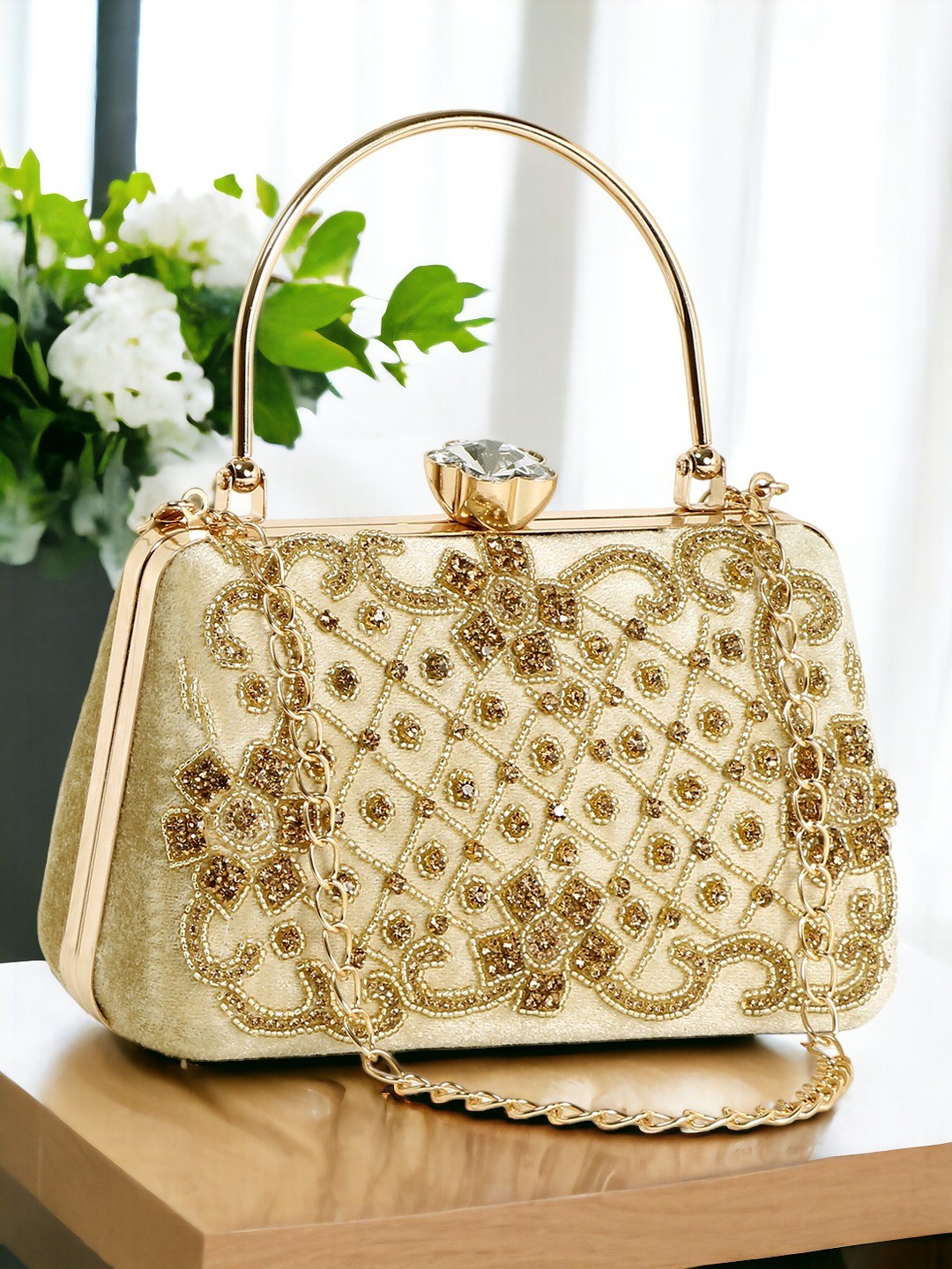 

Exotic Silver-Toned Suede Structured Handheld Bag with Cut Work