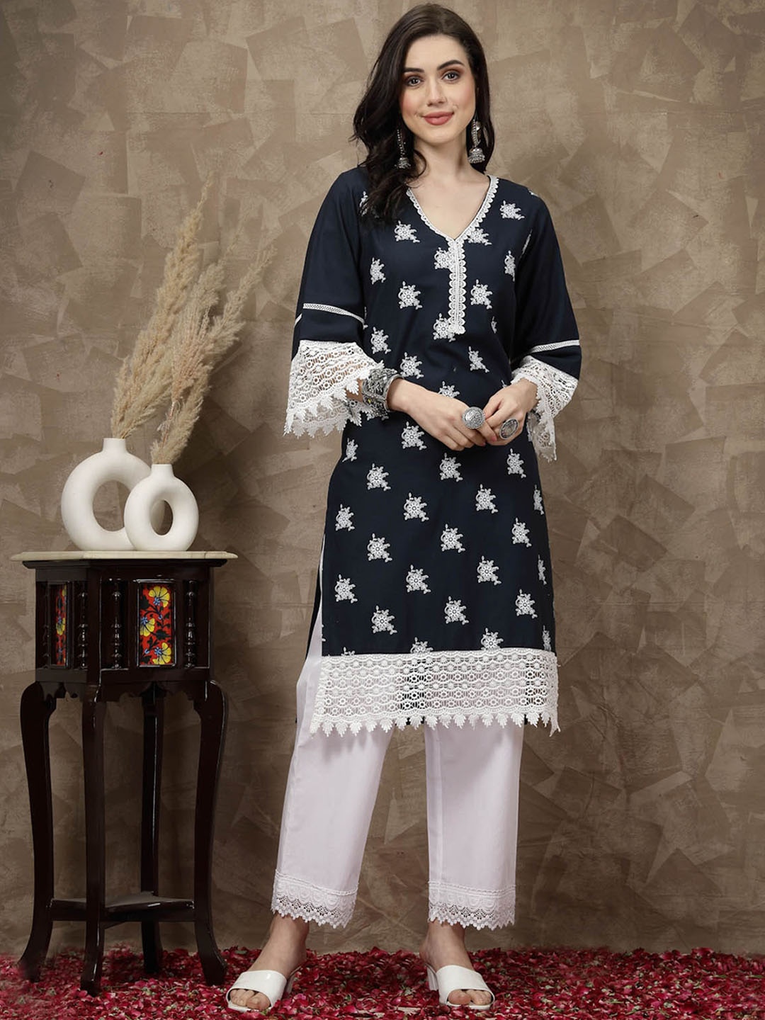 

plusS Ethnic Motifs Printed V-Neck Lace Detail Cotton Kurta, Navy blue