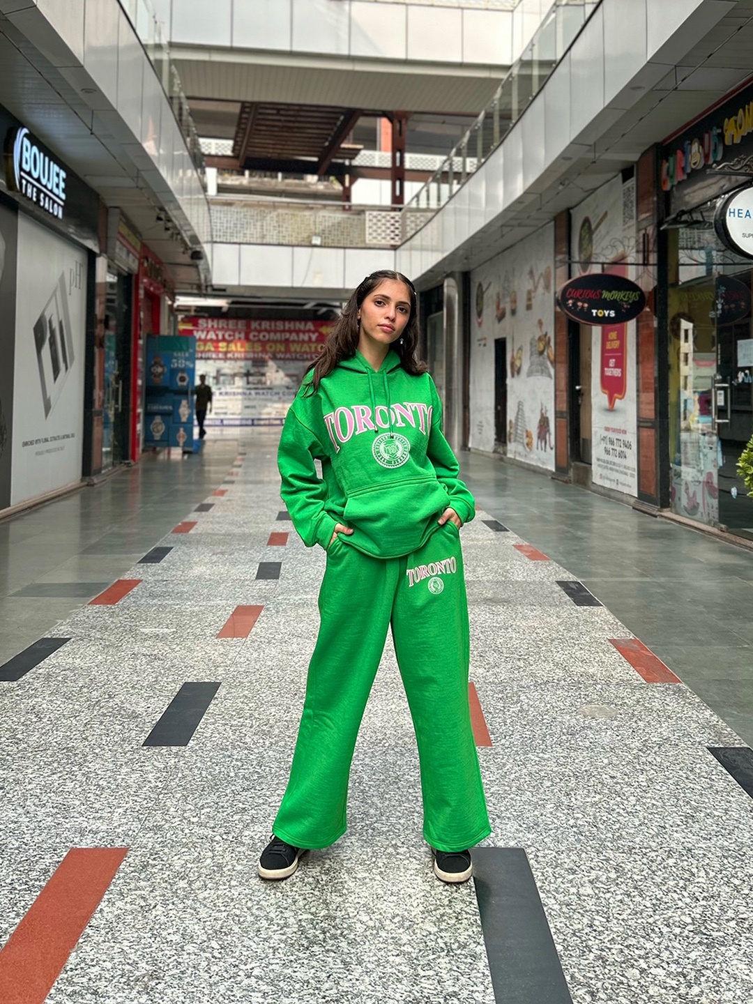 

Noh.Voh - SASSAFRAS Kids Girls Typography Printed Sweatshirt With Trousers, Green