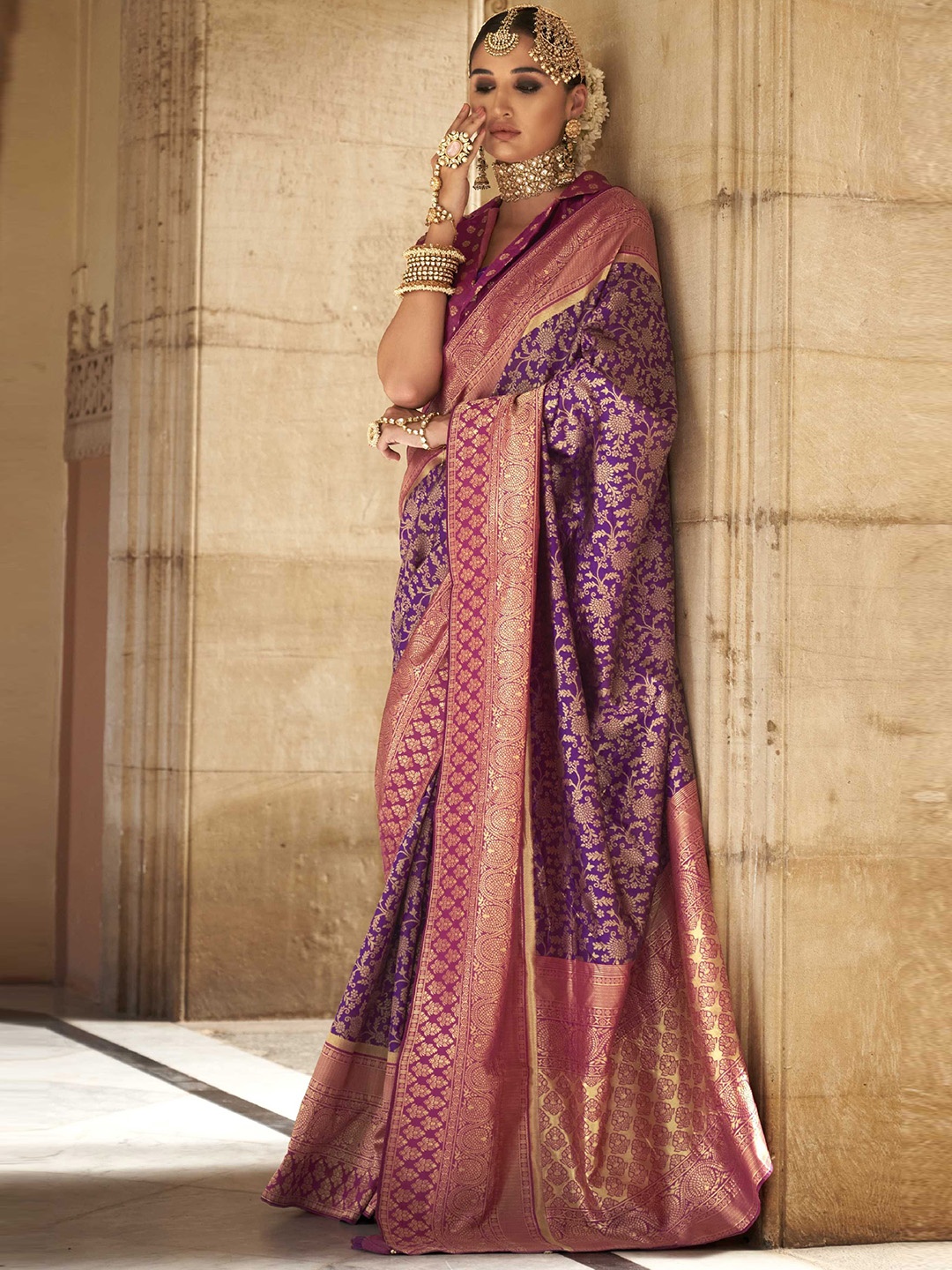 

Mitera Purple & Gold-Toned Floral Woven Design Zari Banarasi Saree