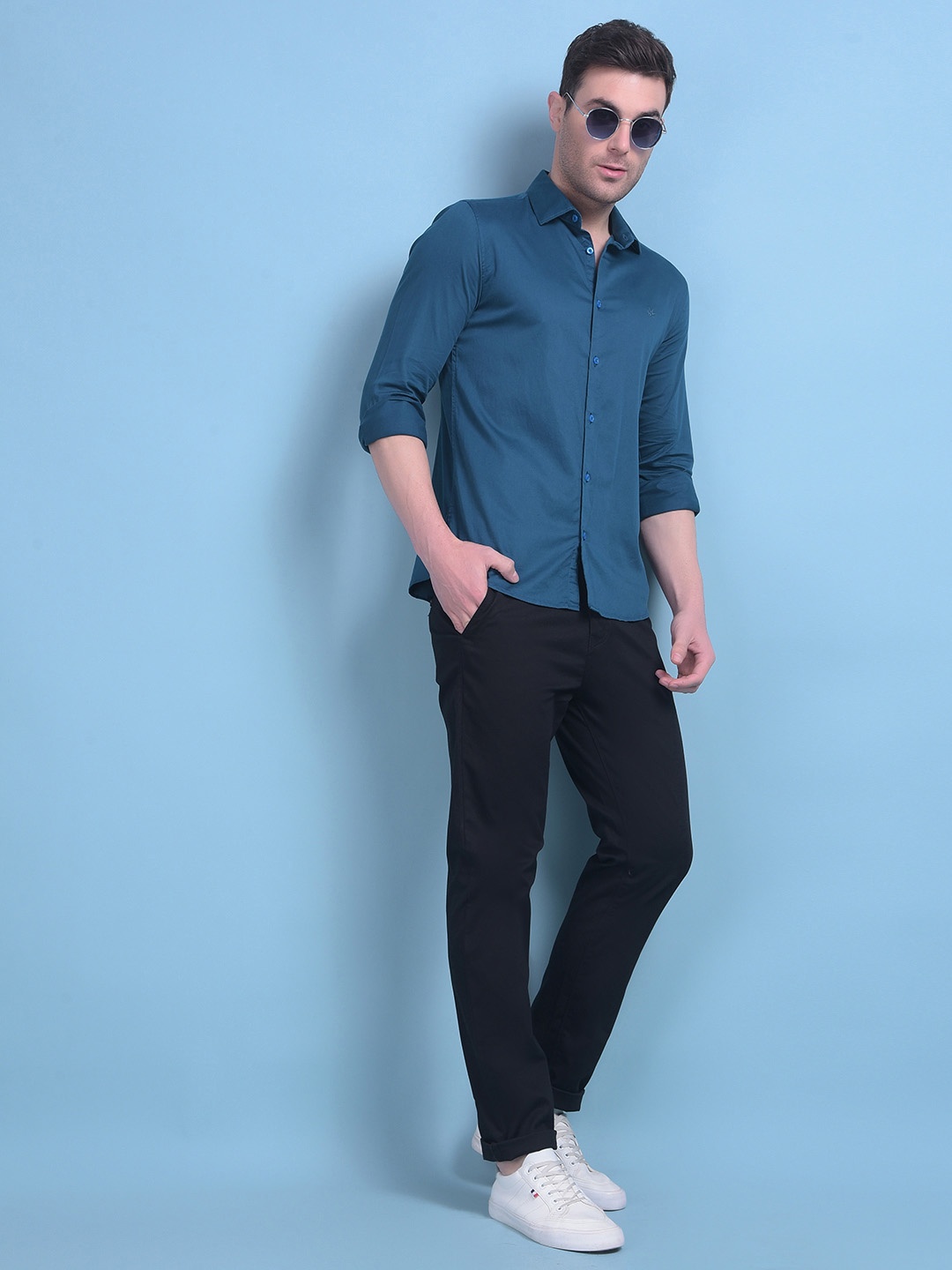 

Crimsoune Club Men Mid Rise Plain Slim Fit Chinos, Black