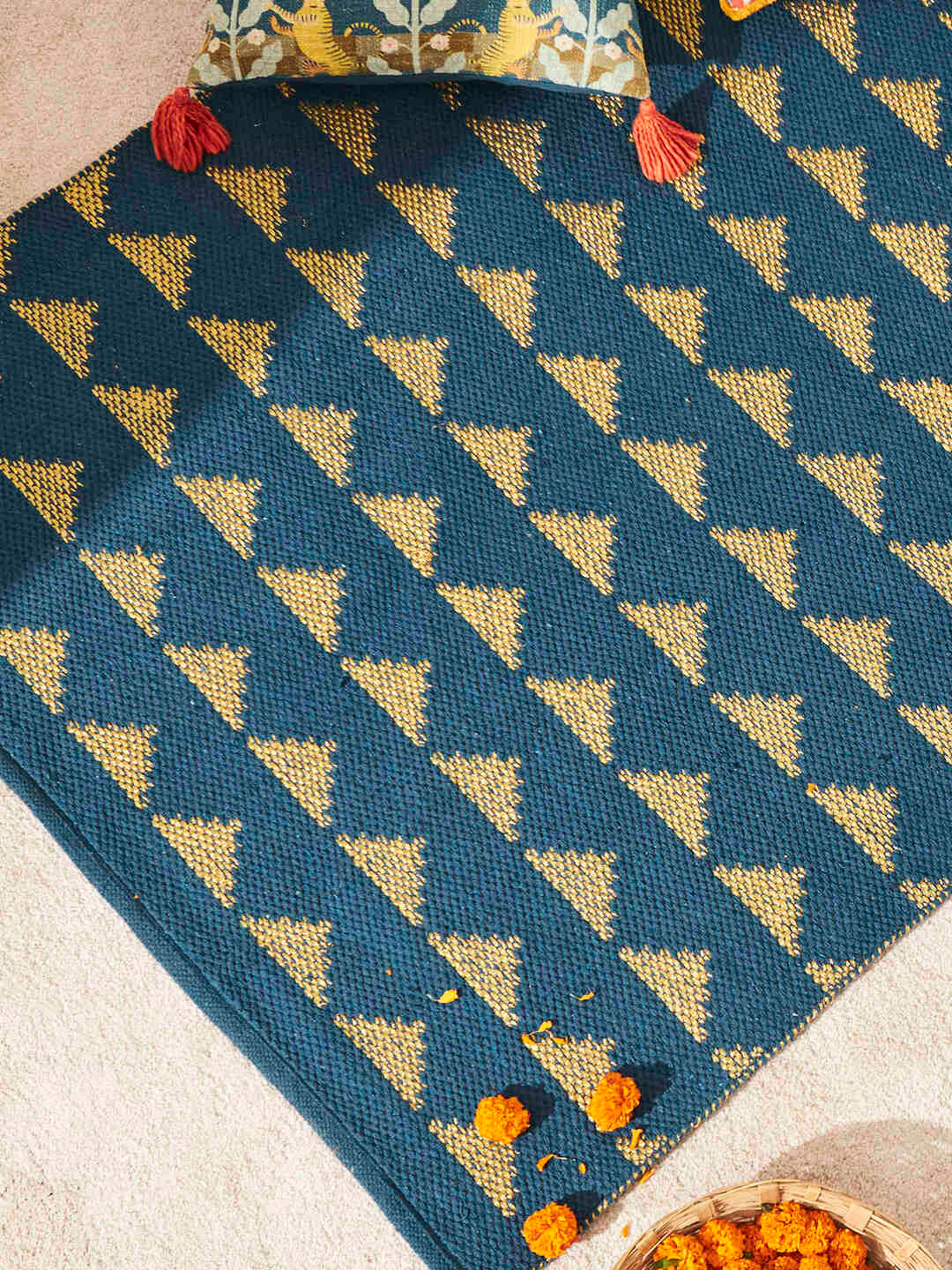 

Chumbak Blue Woven-Design 300 GSM Bath Rug