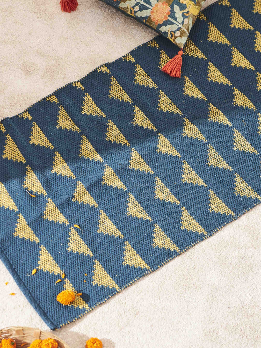

Chumbak Blue & Yellow Self-Design 300 GSM Bath Rug