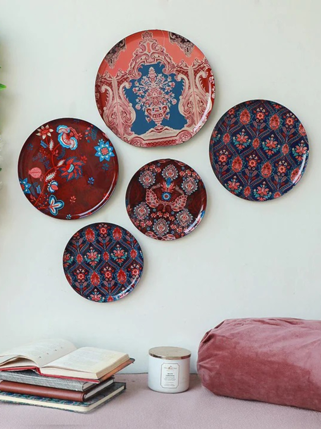 

Ritualistic Red & Pink 5 Pieces Printed Victorian Wall Plates