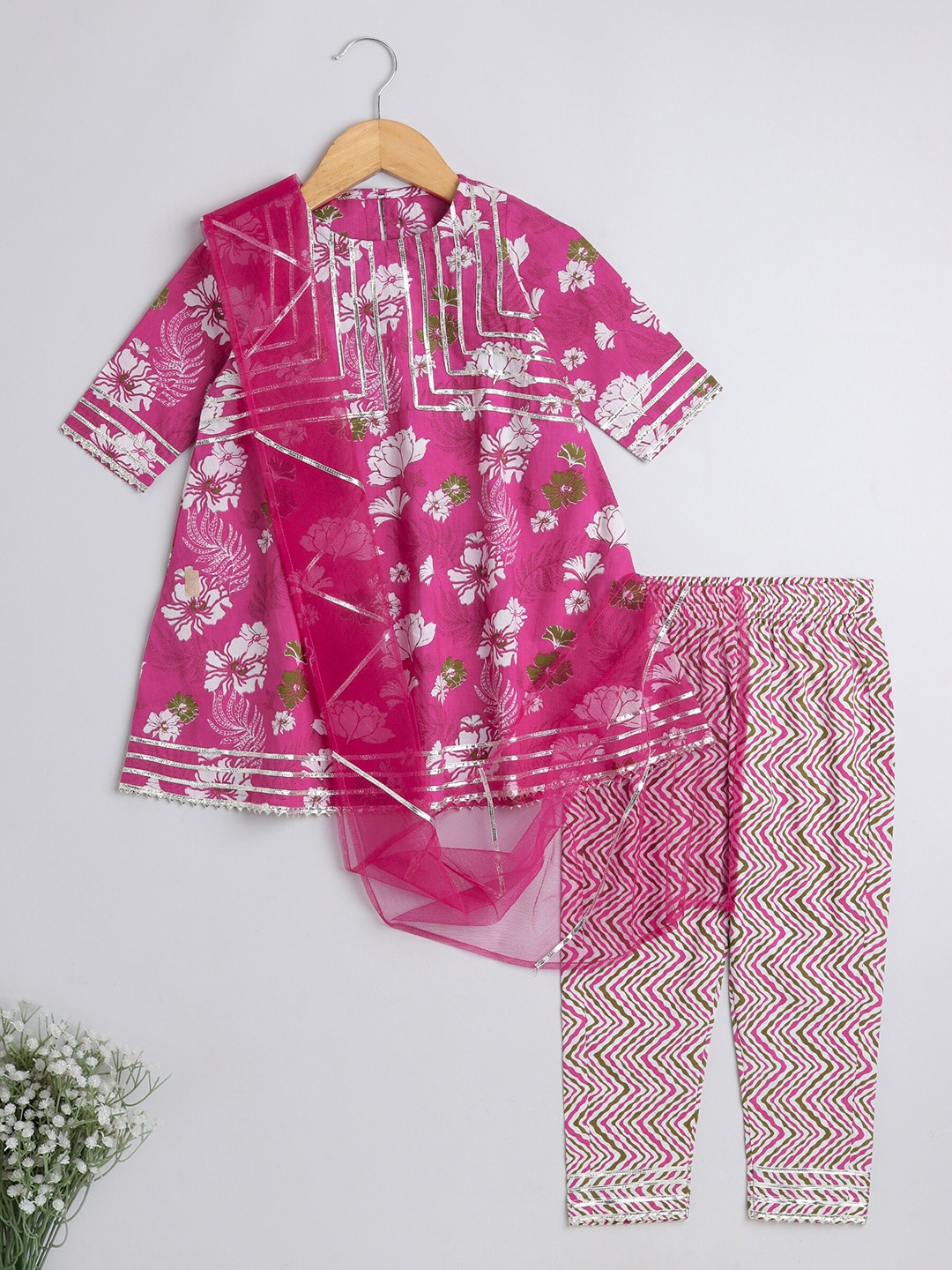 

The Magic Wand Girls Floral Printed Gotta Patti Pure Cotton Kurti with Salwar & Dupatta, Fuchsia