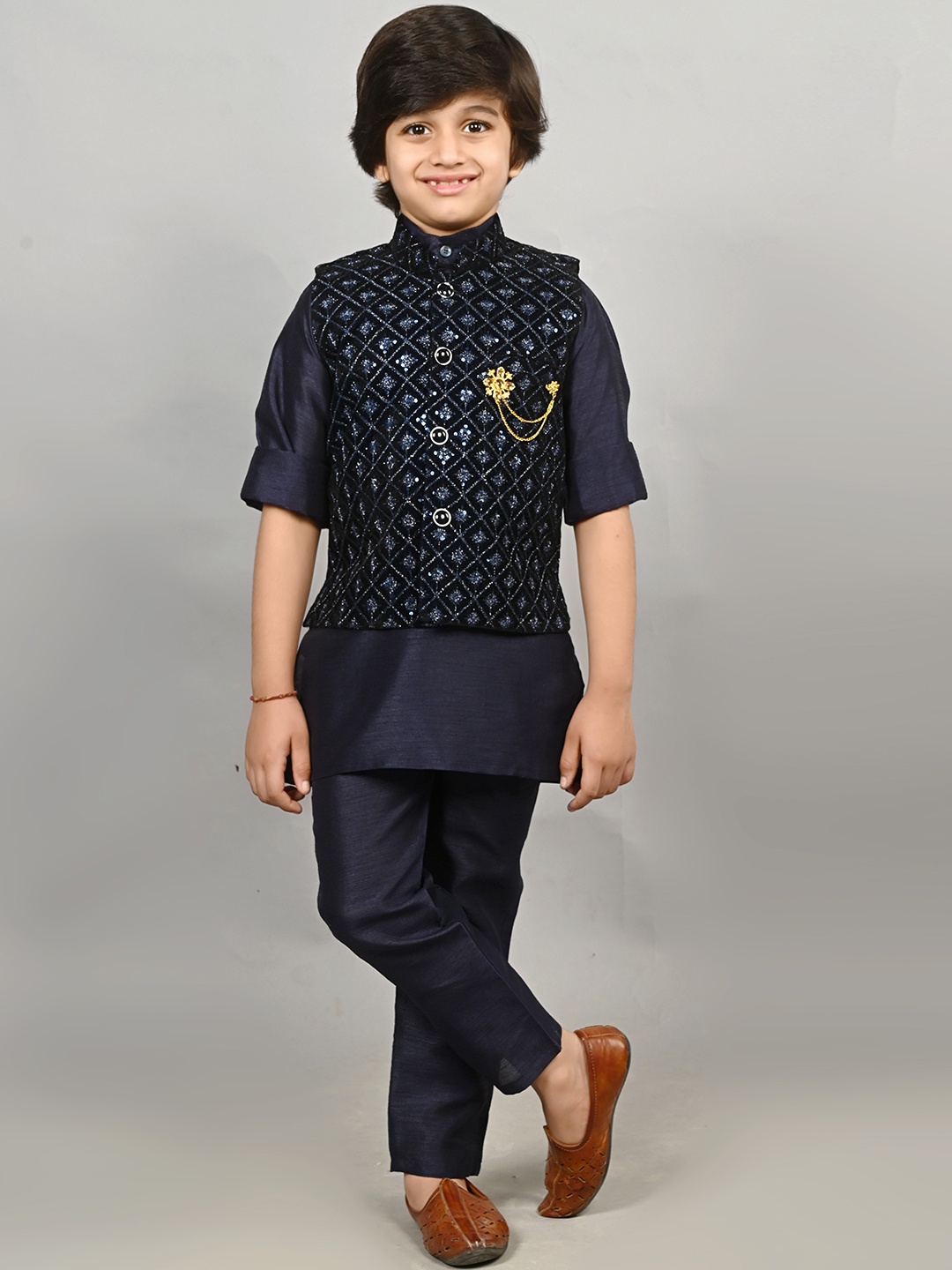 

ahhaaaa Boys Mandrain Collar Kurta Pyjama & Velvet Waistcoat Set, Navy blue
