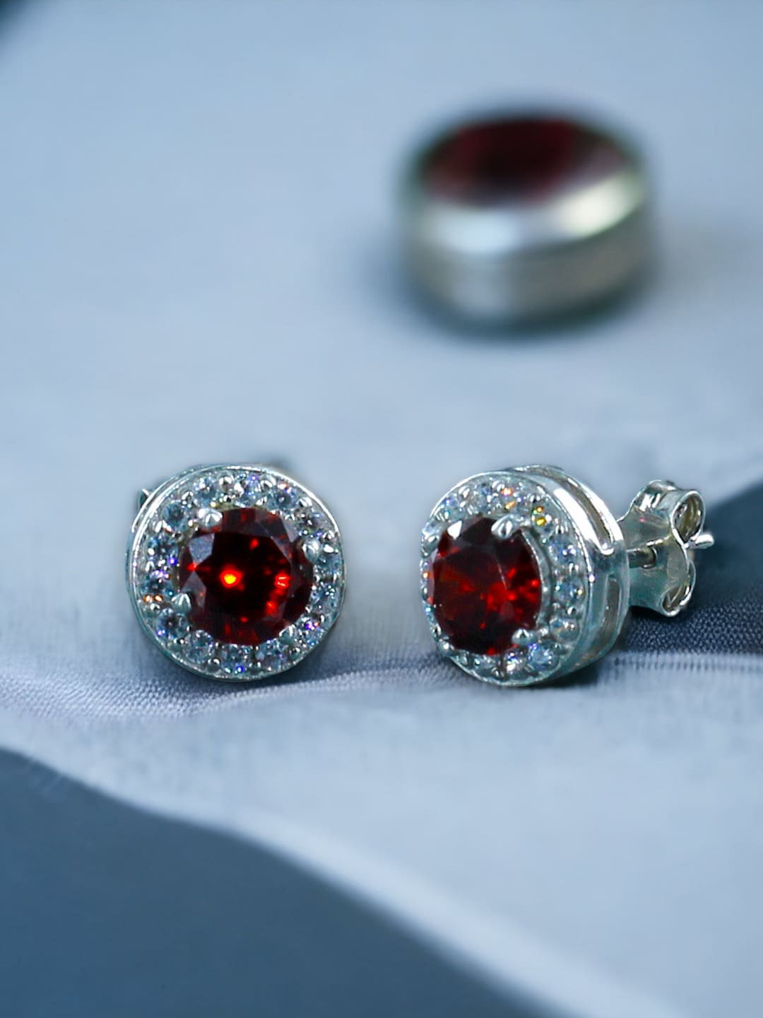 

Taraash 925 Sterling Silver Cubic Zirconia Studded Circular Studs Earrings