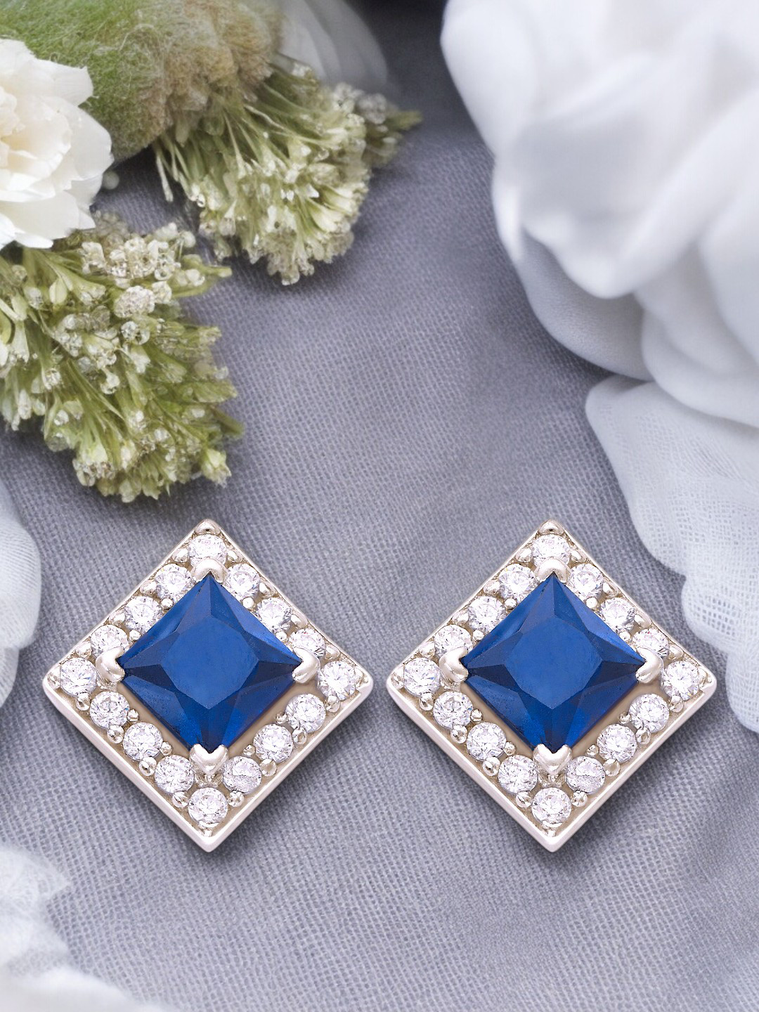 

Taraash 925 Sterling Silver Square Studs Earrings